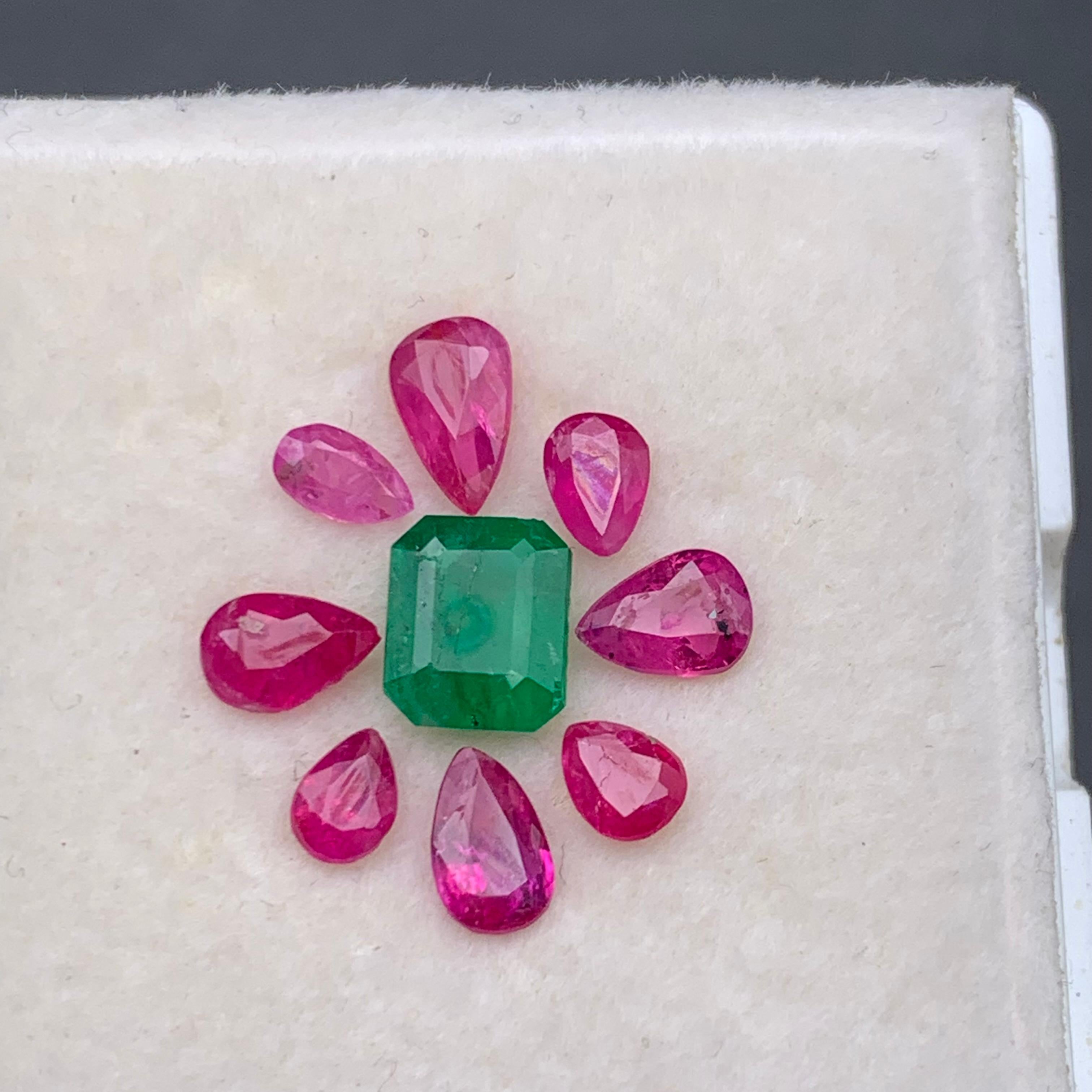 Pink Ruby & a Green Emerald Loose Gemstones Jewelry Size Lot 4.30 Ct Pear Cut For Sale 9