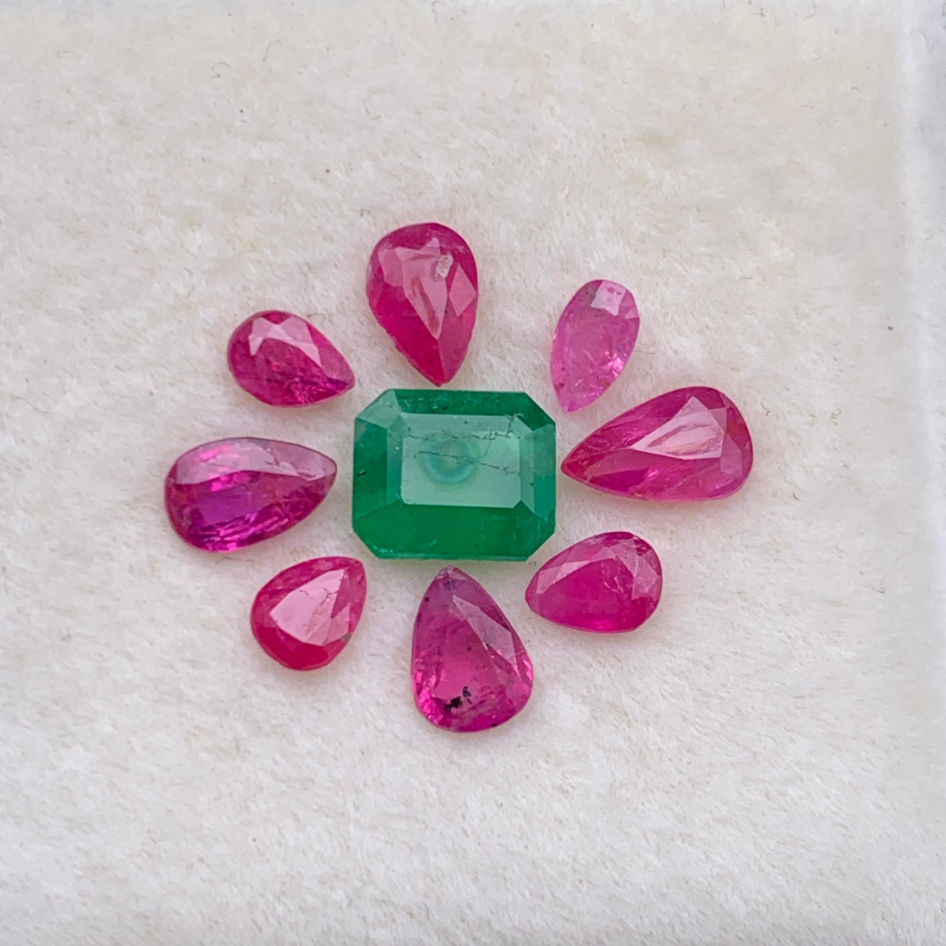 Contemporary Pink Ruby & a Green Emerald Loose Gemstones Jewelry Size Lot 4.30 Ct Pear Cut For Sale