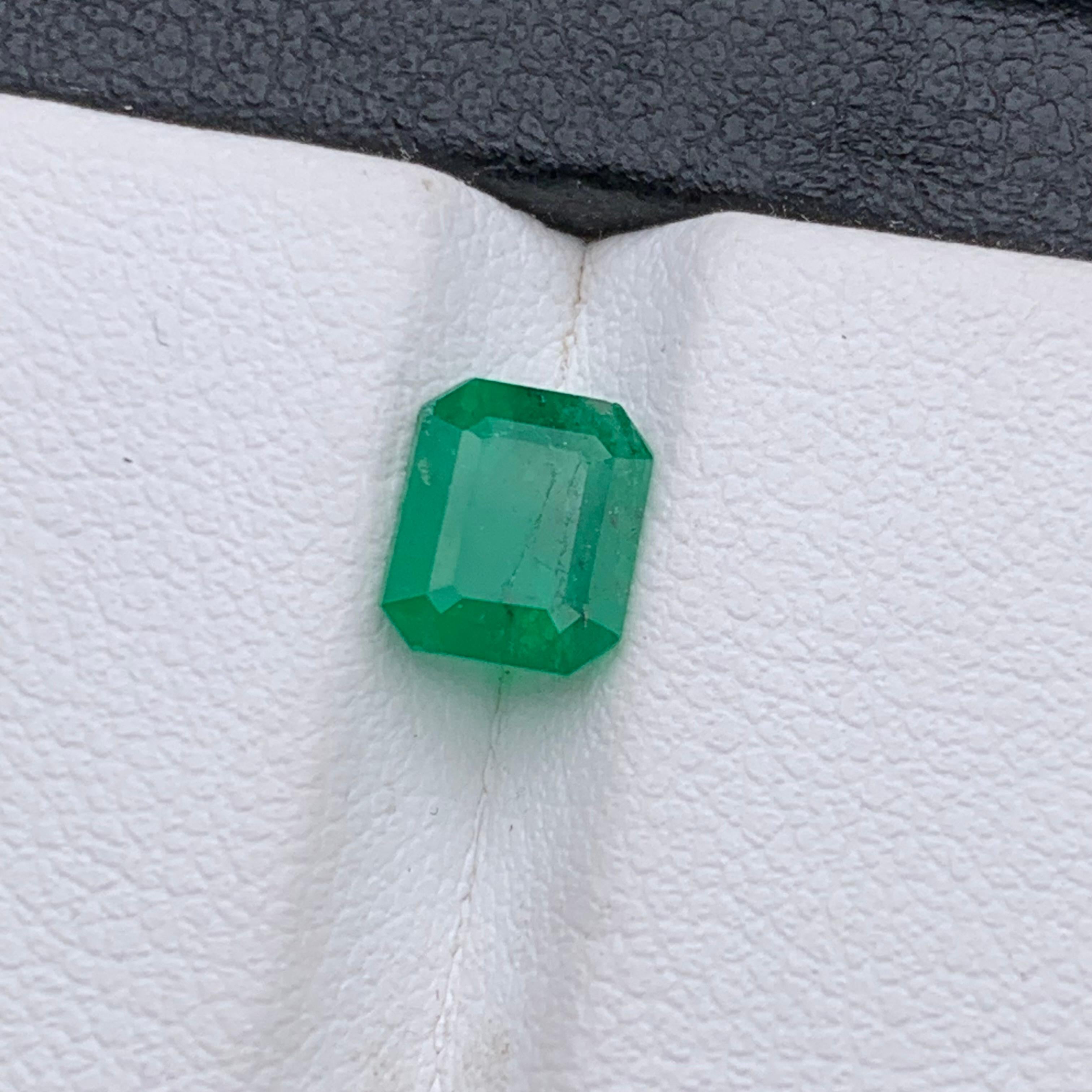 Pink Ruby & a Green Emerald Loose Gemstones Jewelry Size Lot 4.30 Ct Pear Cut For Sale 1