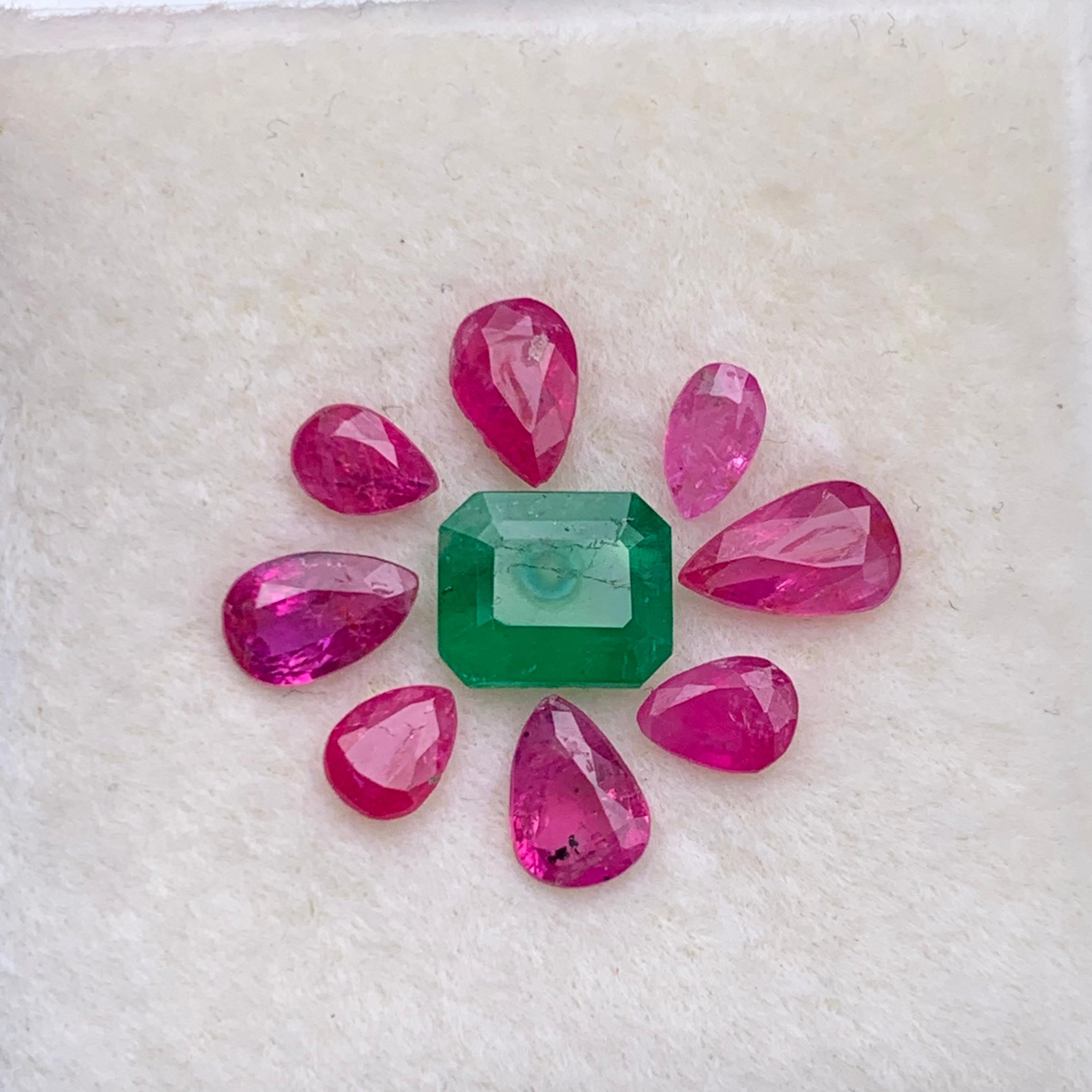 Pink Ruby & a Green Emerald Loose Gemstones Jewelry Size Lot 4.30 Ct Pear Cut For Sale 2