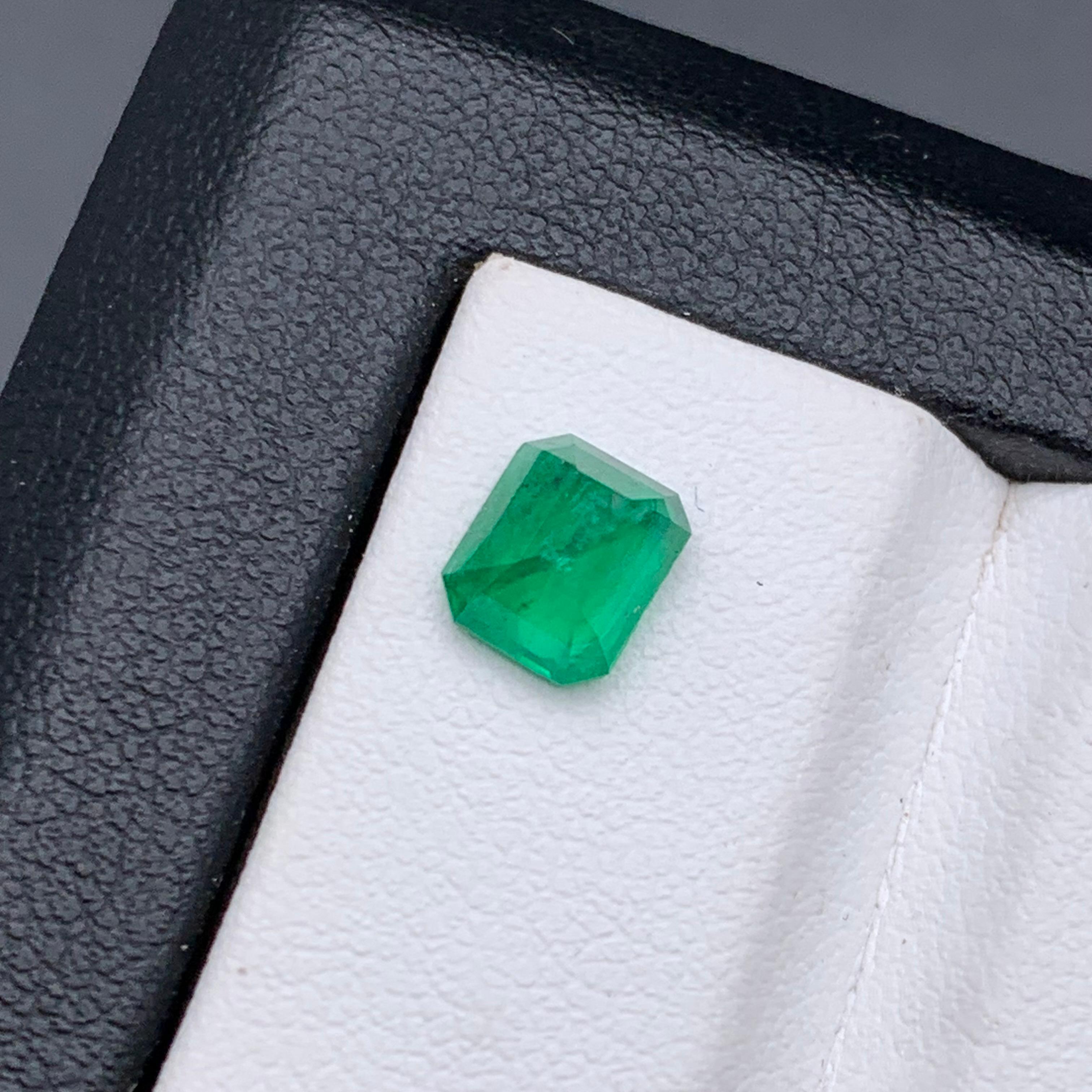 Pink Ruby & a Green Emerald Loose Gemstones Jewelry Size Lot 4.30 Ct Pear Cut For Sale 3