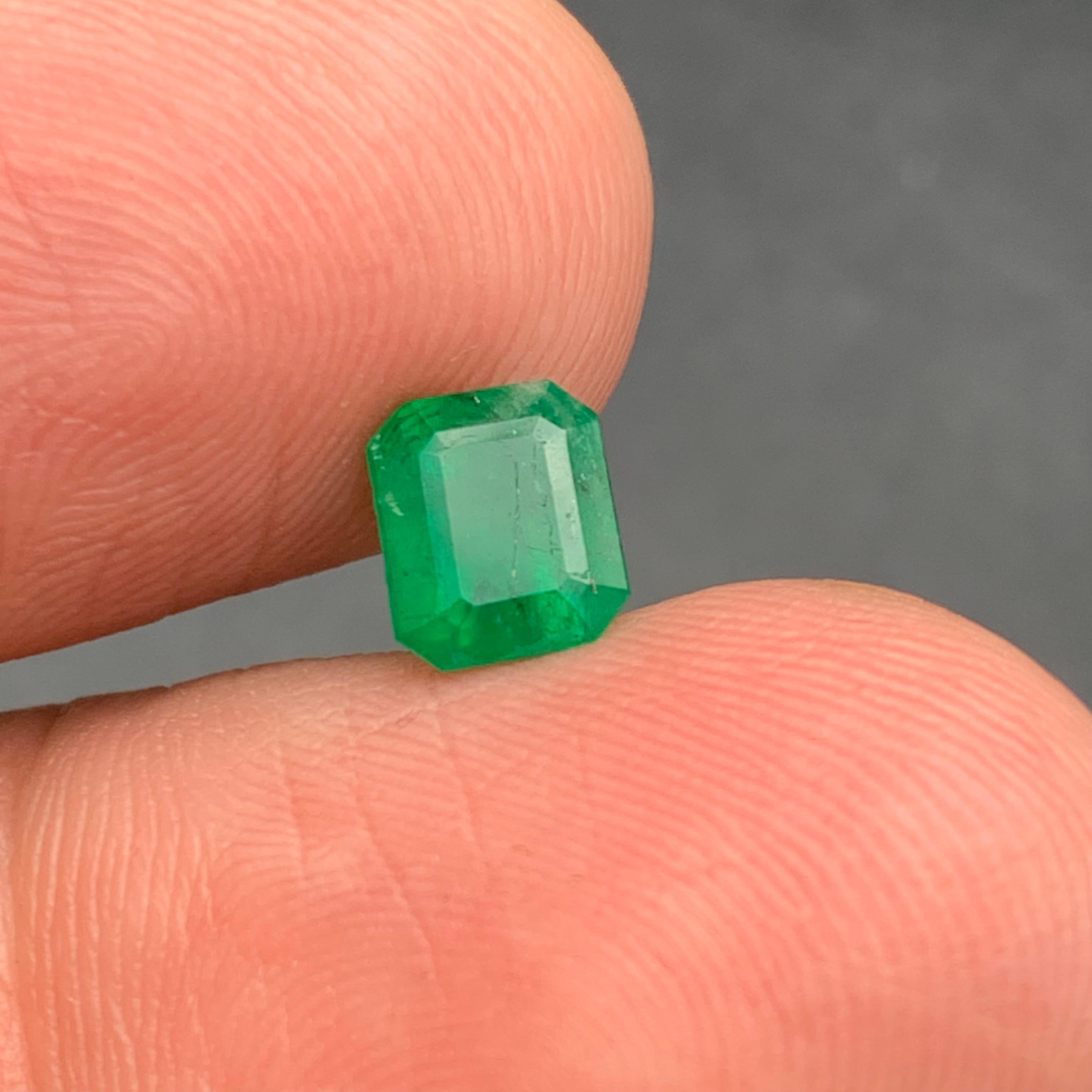 Pink Ruby & a Green Emerald Loose Gemstones Jewelry Size Lot 4.30 Ct Pear Cut For Sale 4