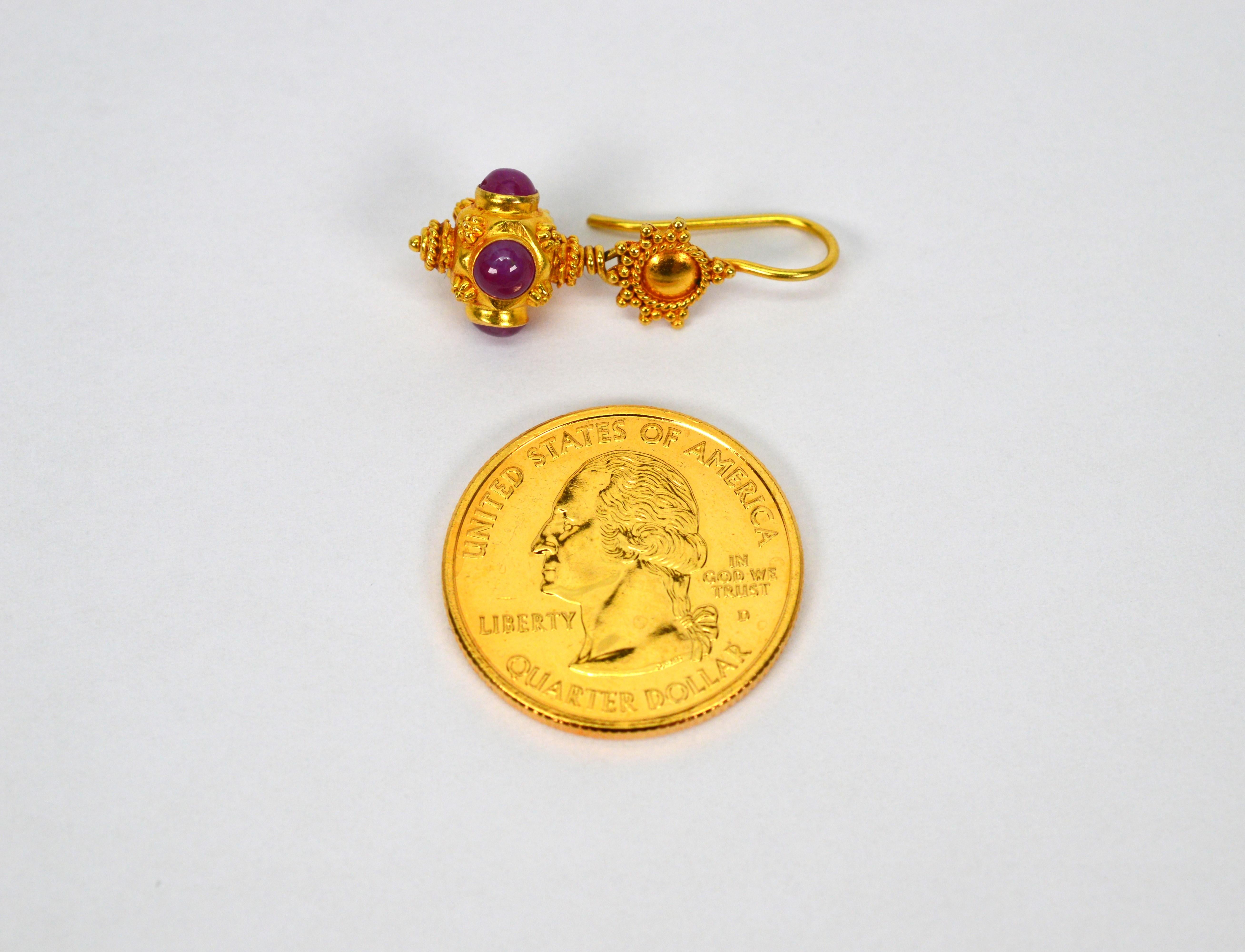 De las mujeres Pendientes de Gota de Oro Amarillo de 18 Kilates con Cabujón de Rubí Rosa en venta
