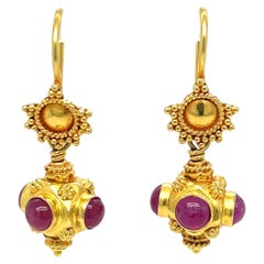 Pendientes de Gota de Oro Amarillo de 18 Kilates con Cabujón de Rubí Rosa