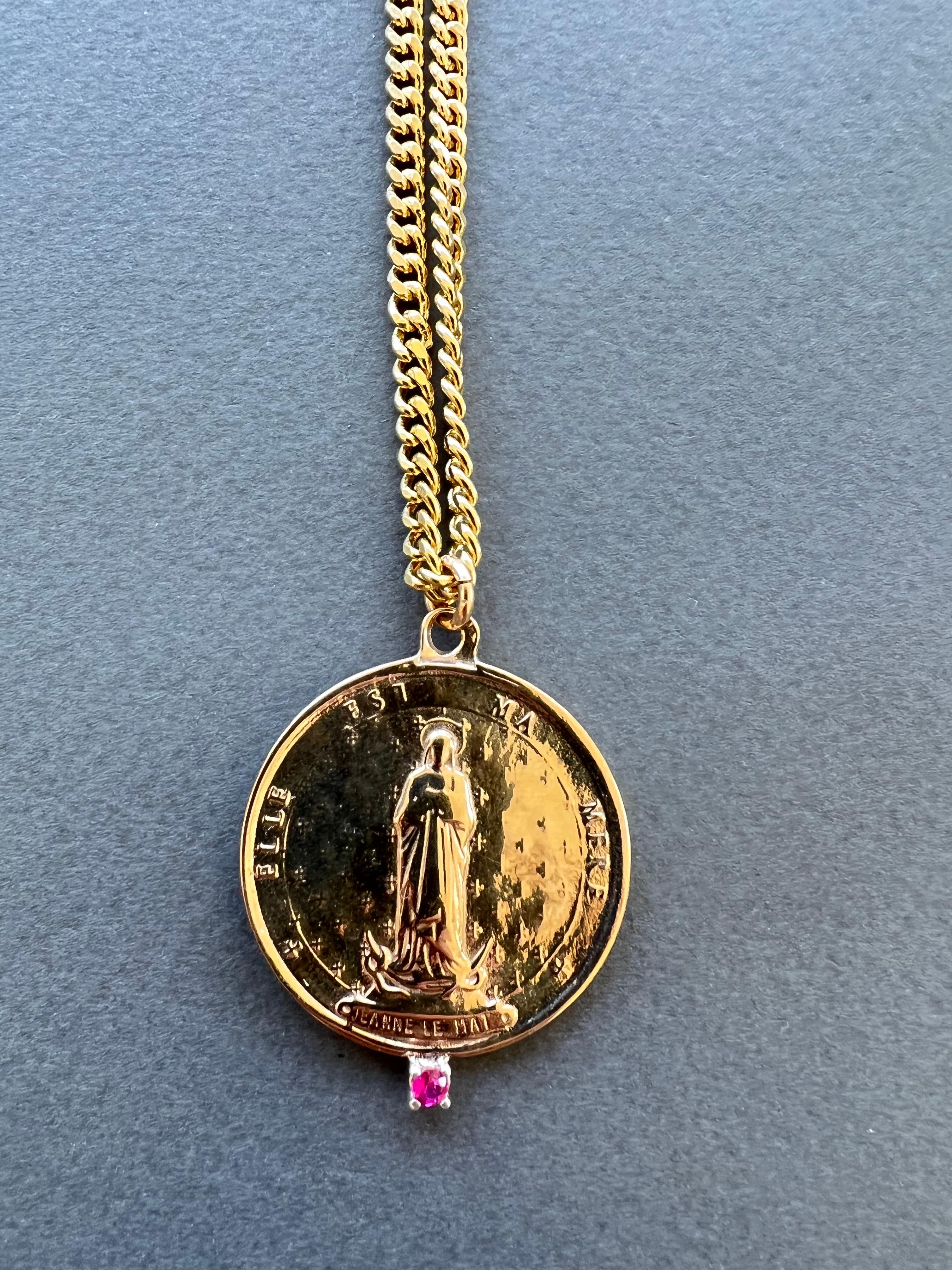 Taglio brillante Collana di monete con medaglia francese in rubino rosa Jeanne Le Mat J DAUPHIN in vendita