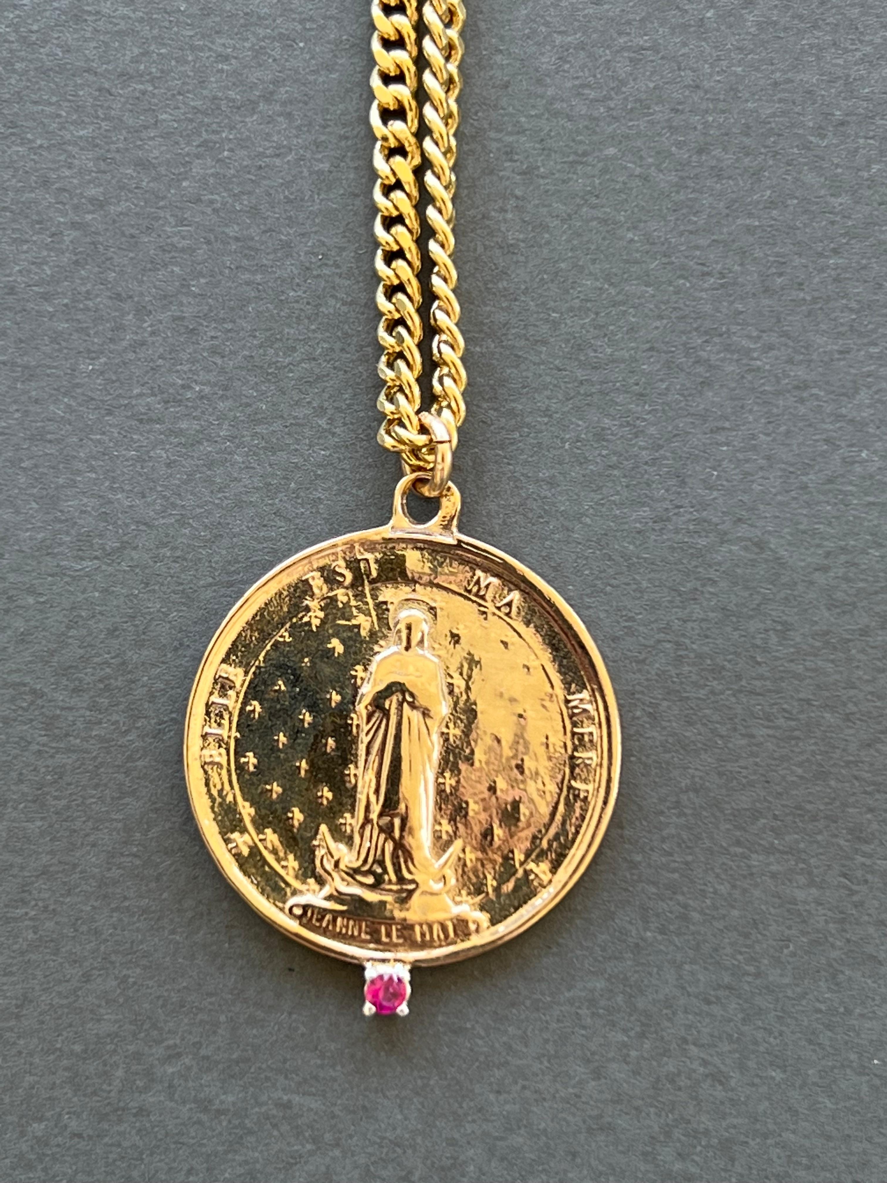 Donna Collana di monete con medaglia francese in rubino rosa Jeanne Le Mat J DAUPHIN in vendita