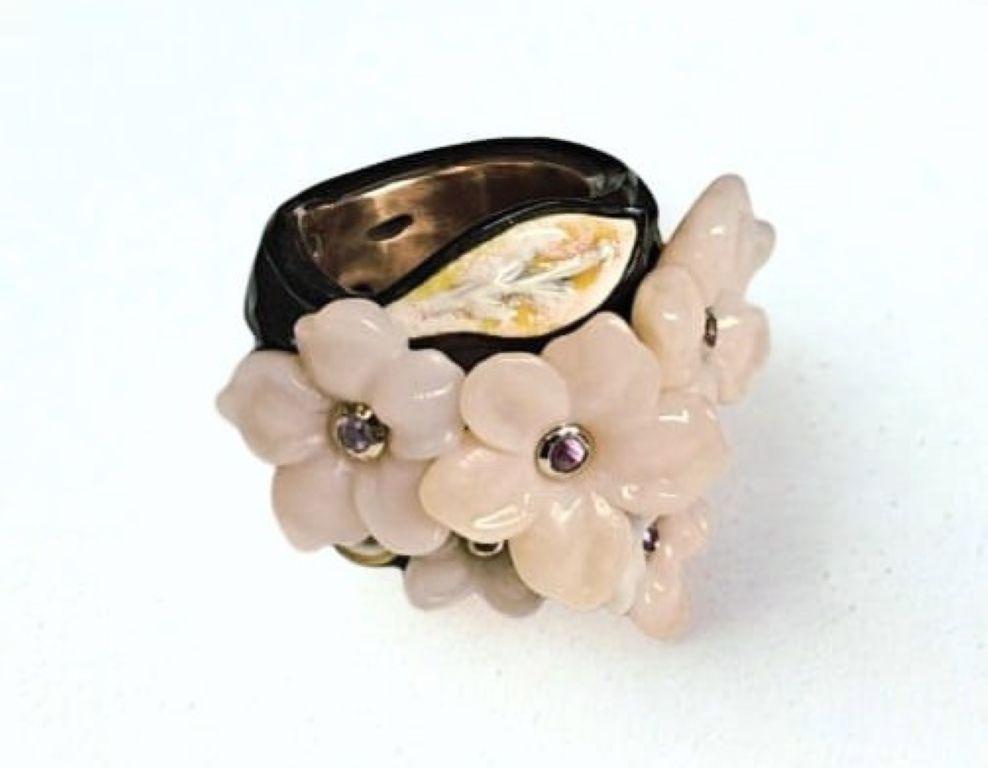Artiste Bague Sakura rose Or rose 14K, Or jaune et blanc 18K avec fleurs d'opale rose en vente