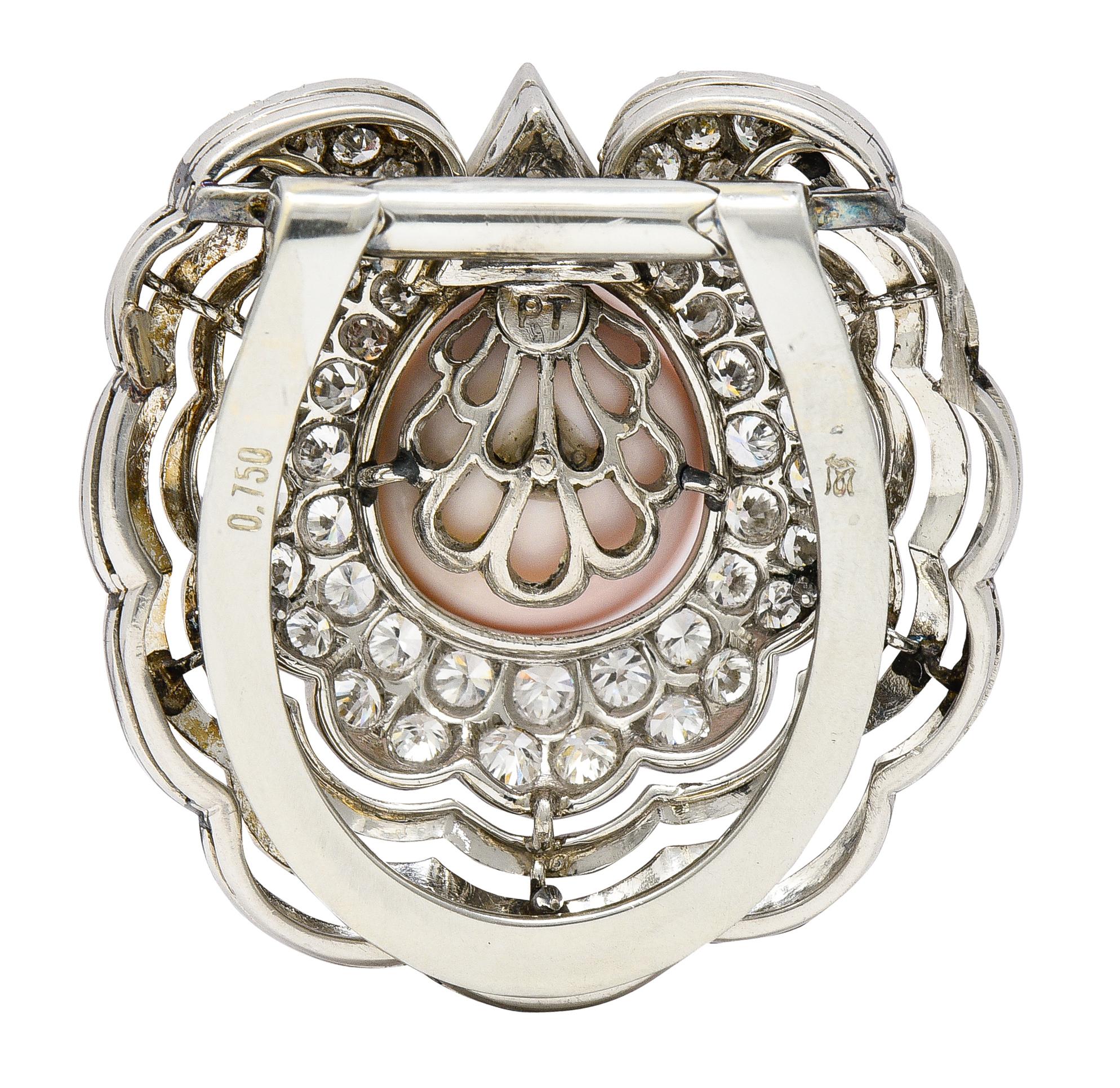 Taille ronde Conche rose Perle de mer Diamant Platine Coquille Saint-Jacques Broche du milieu du siècle GIA en vente