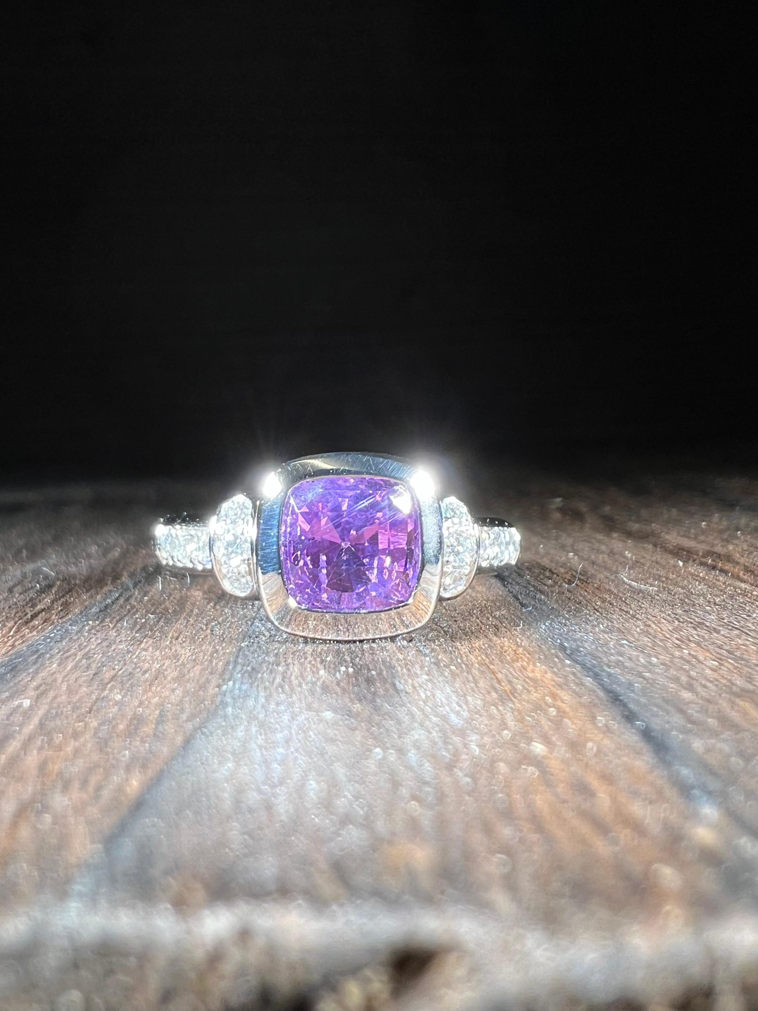 Taille coussin Bague en platine en saphir rose en vente
