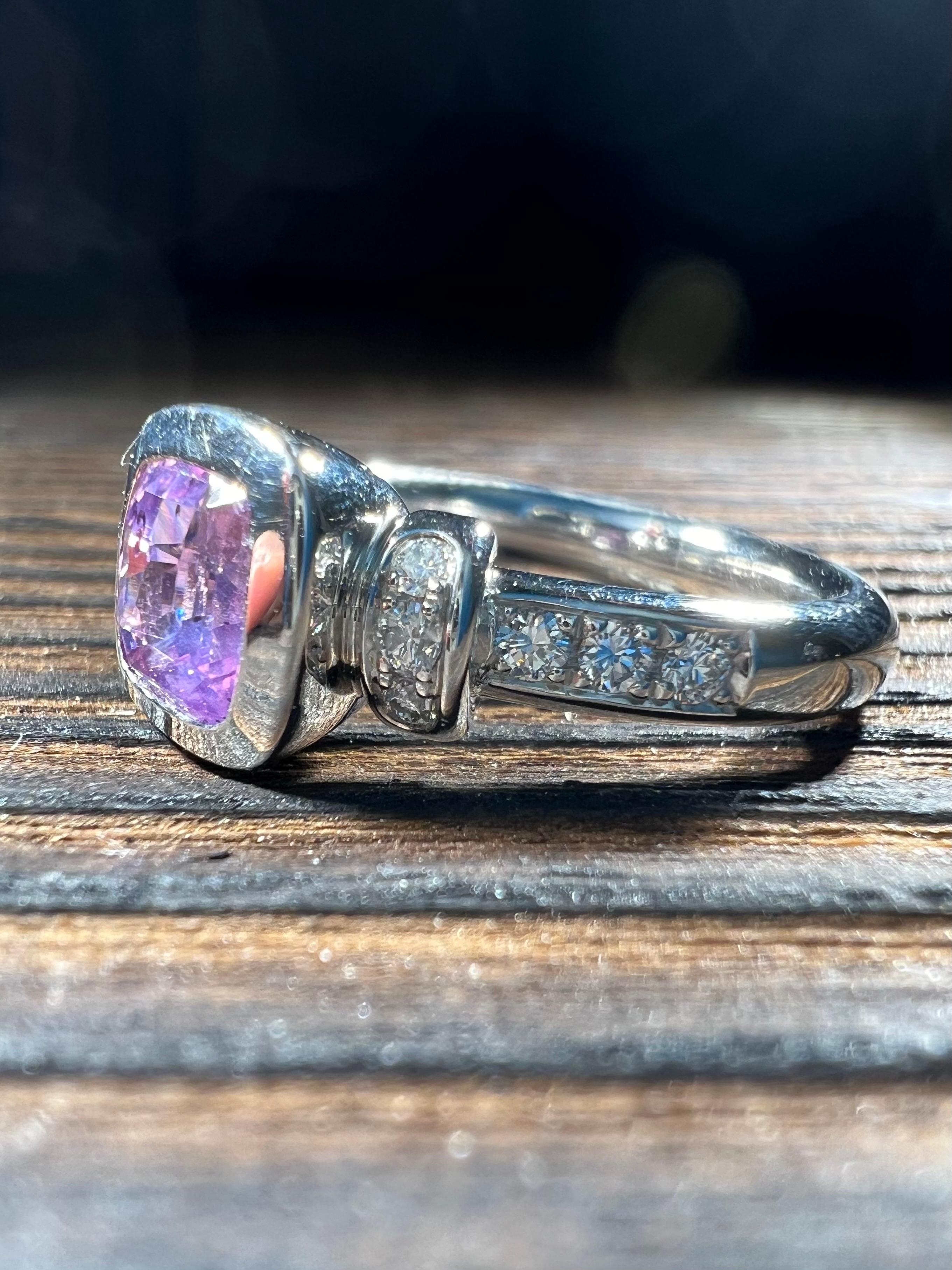 Bague en platine en saphir rose en vente 1