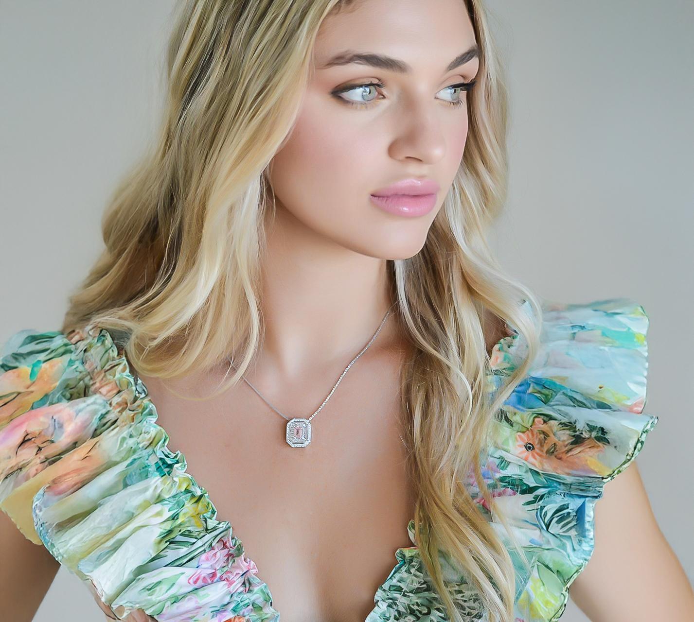 Contemporaneo Collana con zaffiro rosa taglio smeraldo e diamante Baguette Burst in oro 14 K. in vendita