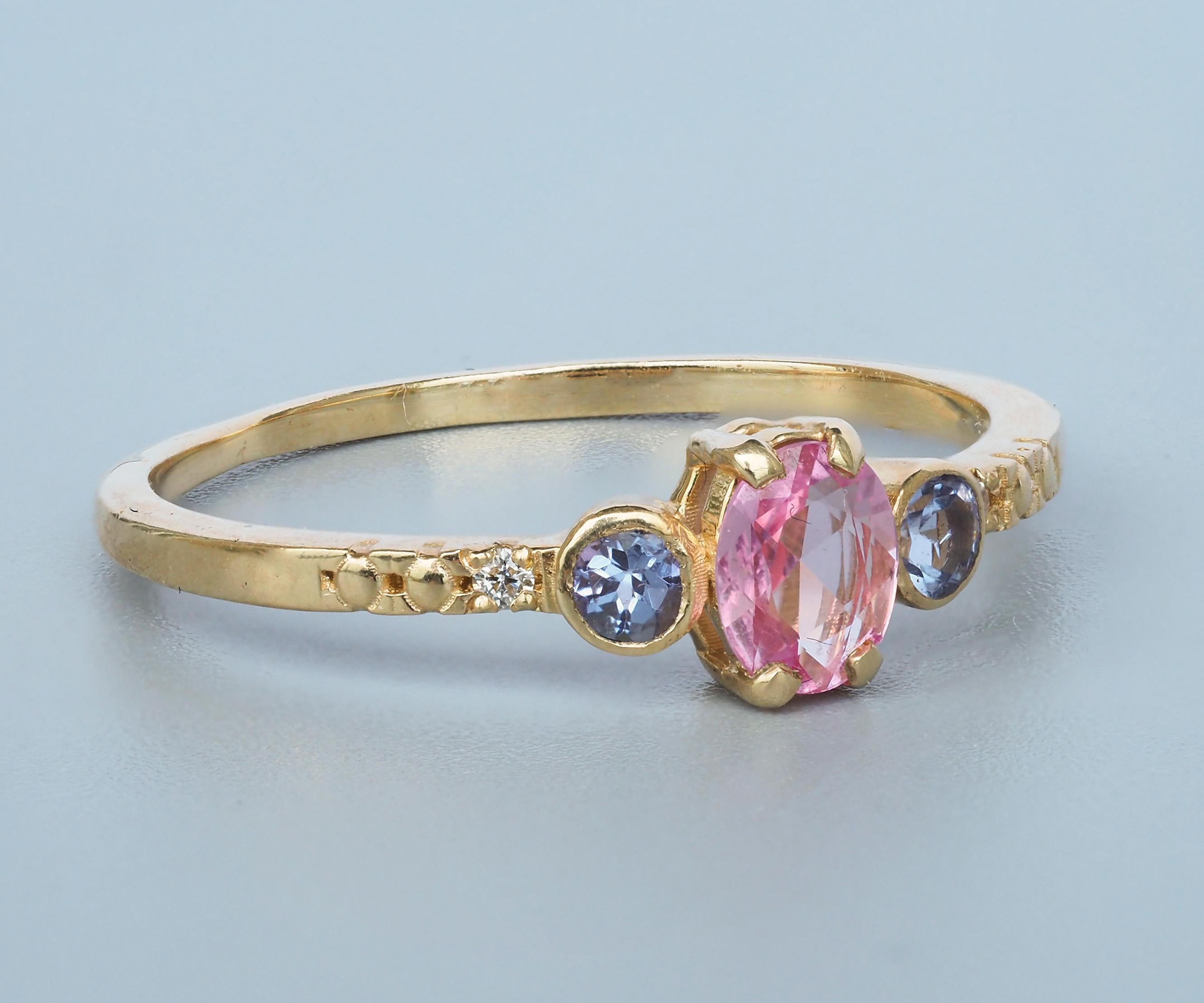 Ring aus 14k Gold mit rosa Saphir.  (Ovalschliff) im Angebot