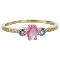 Pink sapphire 14k gold ring. 