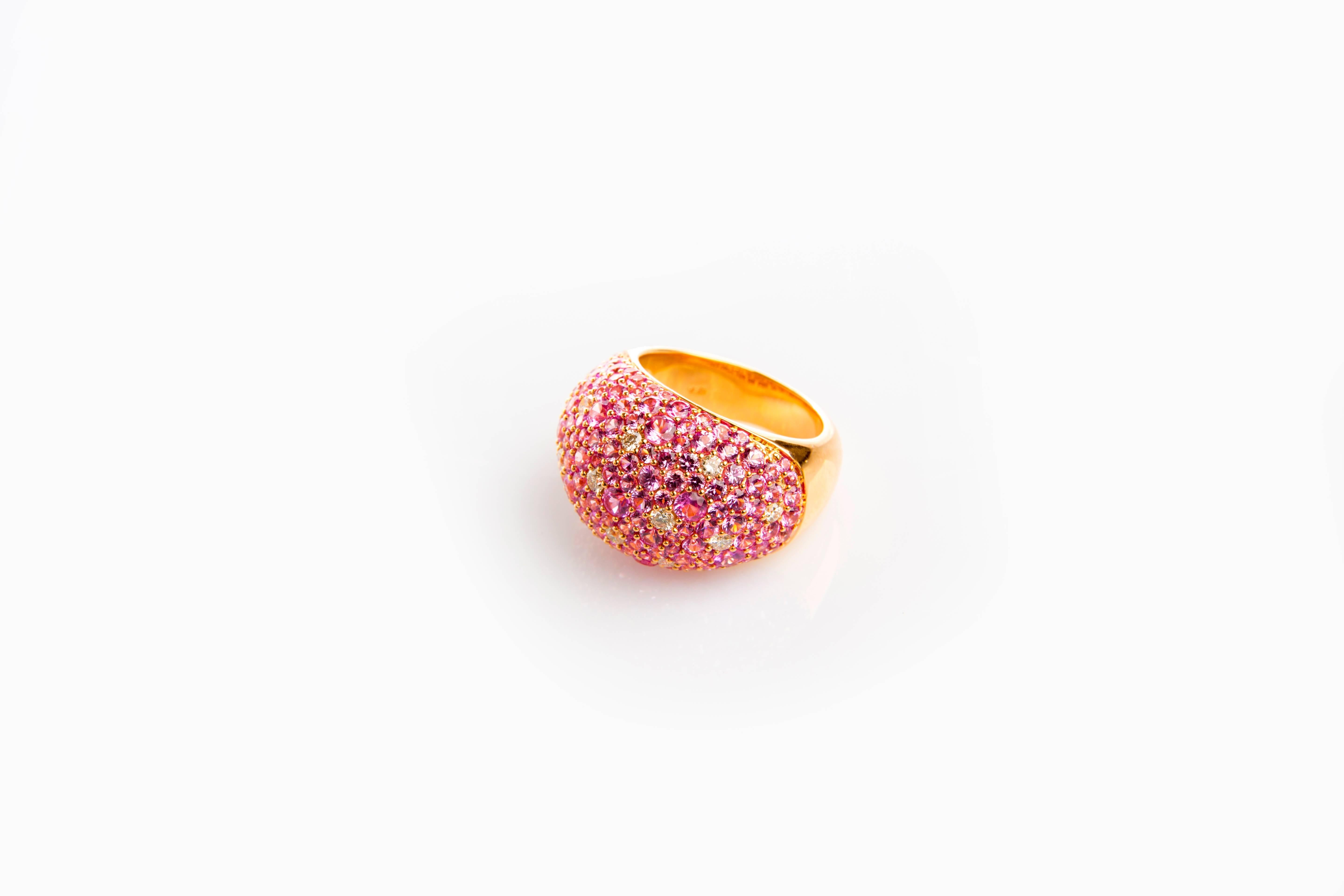 Contemporary Pink Sapphire 5.95 Carat and Diamond 0.44 Carat Ring in Yellow Gold 18 Karat For Sale