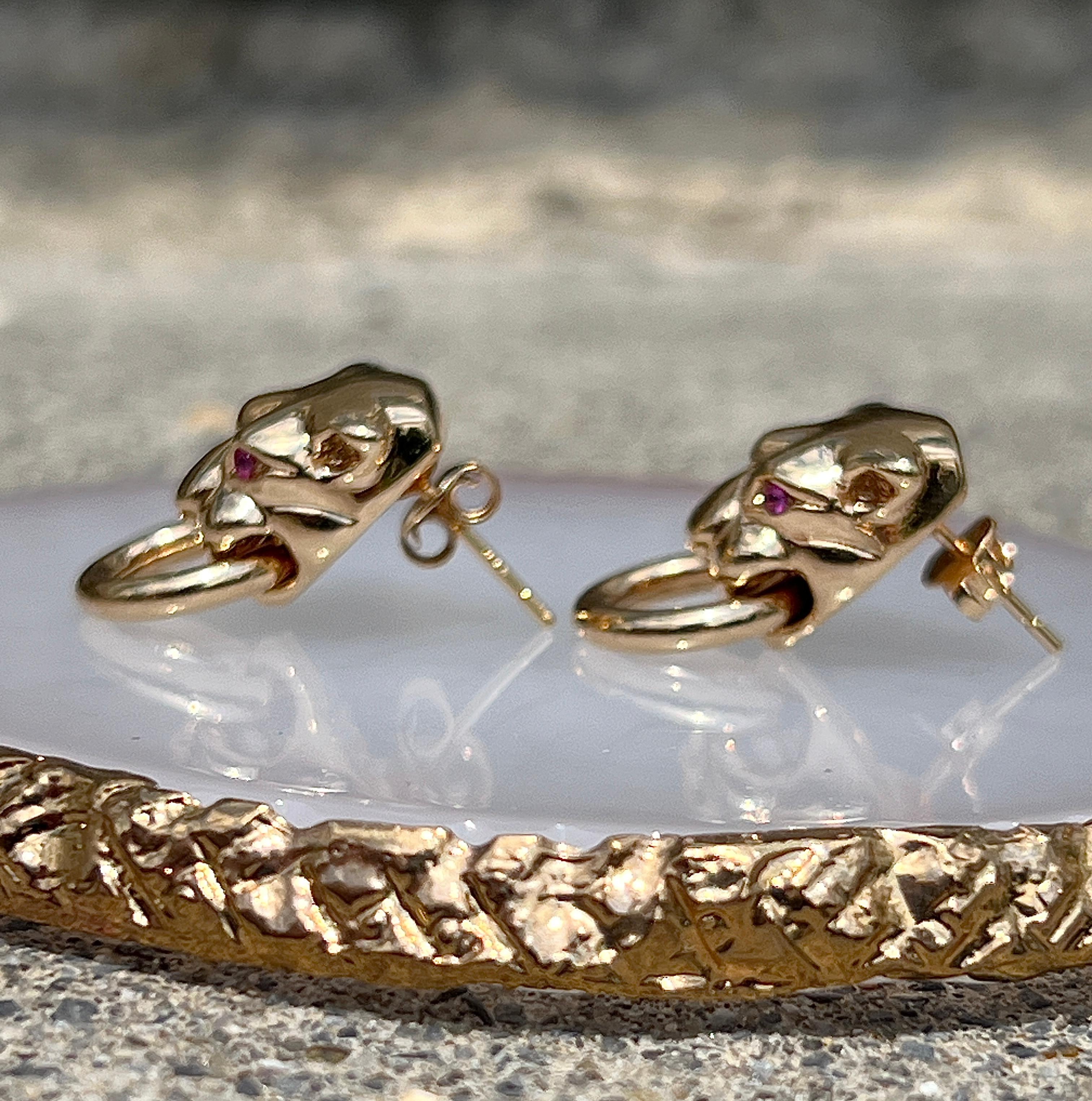 Pink Sapphire and 18k Yellow Gold 1980s Panther Door Knocker Earrings For Sale 2