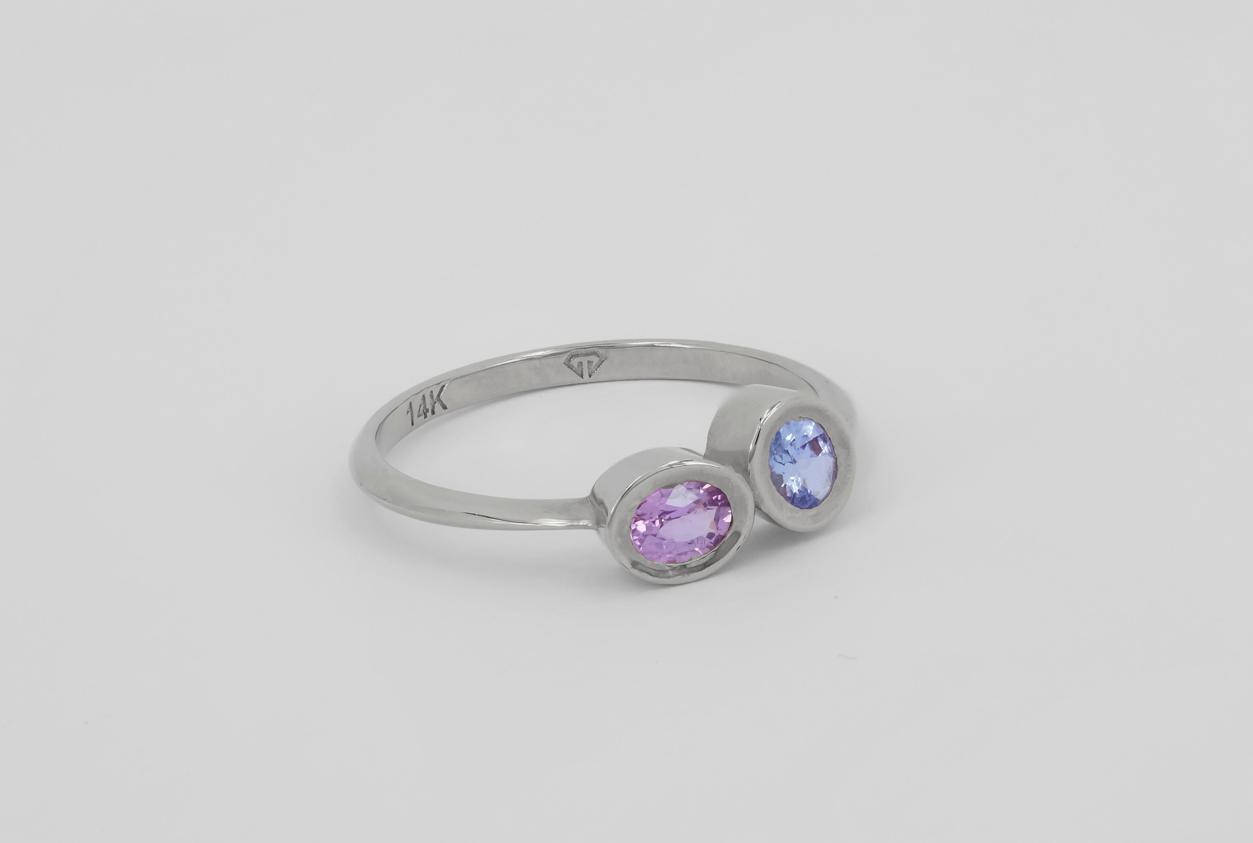Modern Pink sapphire and blue tanzanite 14k gold ring For Sale