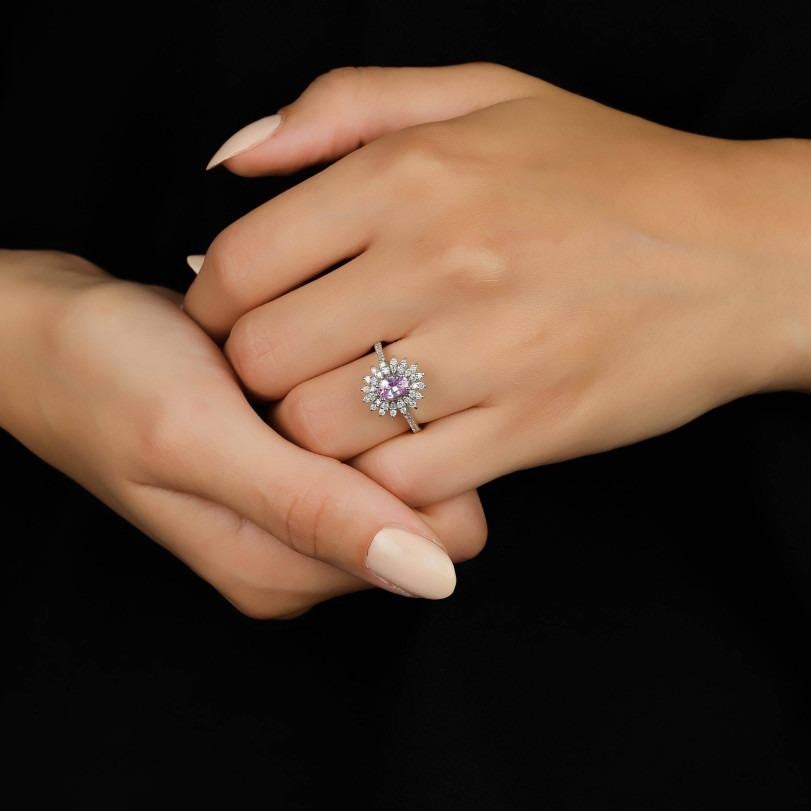 Taglio rotondo Anello con zaffiro rosa e diamante da 0,97 carati in vendita
