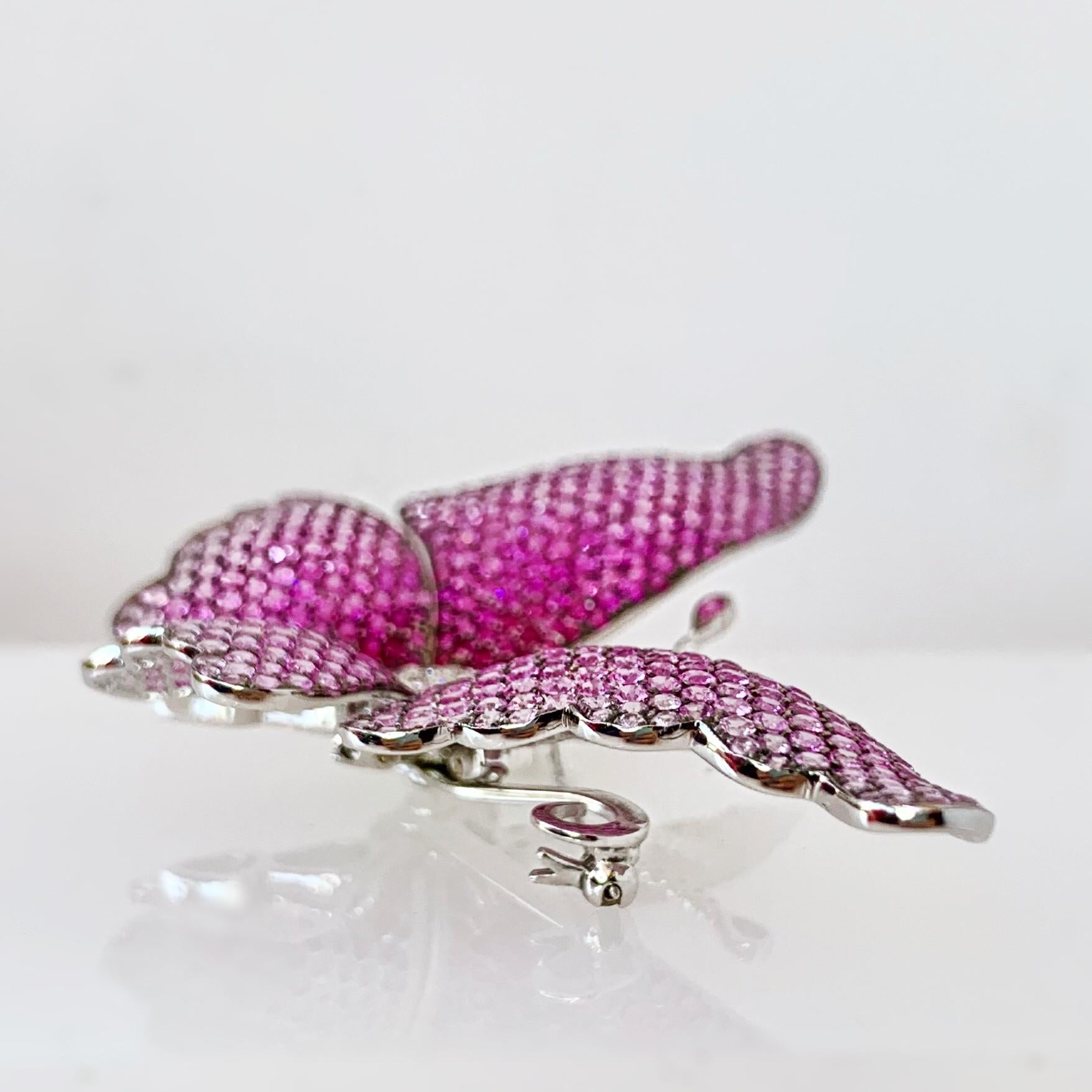 Pink Sapphire and Diamond 18 Karat White Gold Butterfly Brooch In Excellent Condition For Sale In Los Angeles, CA
