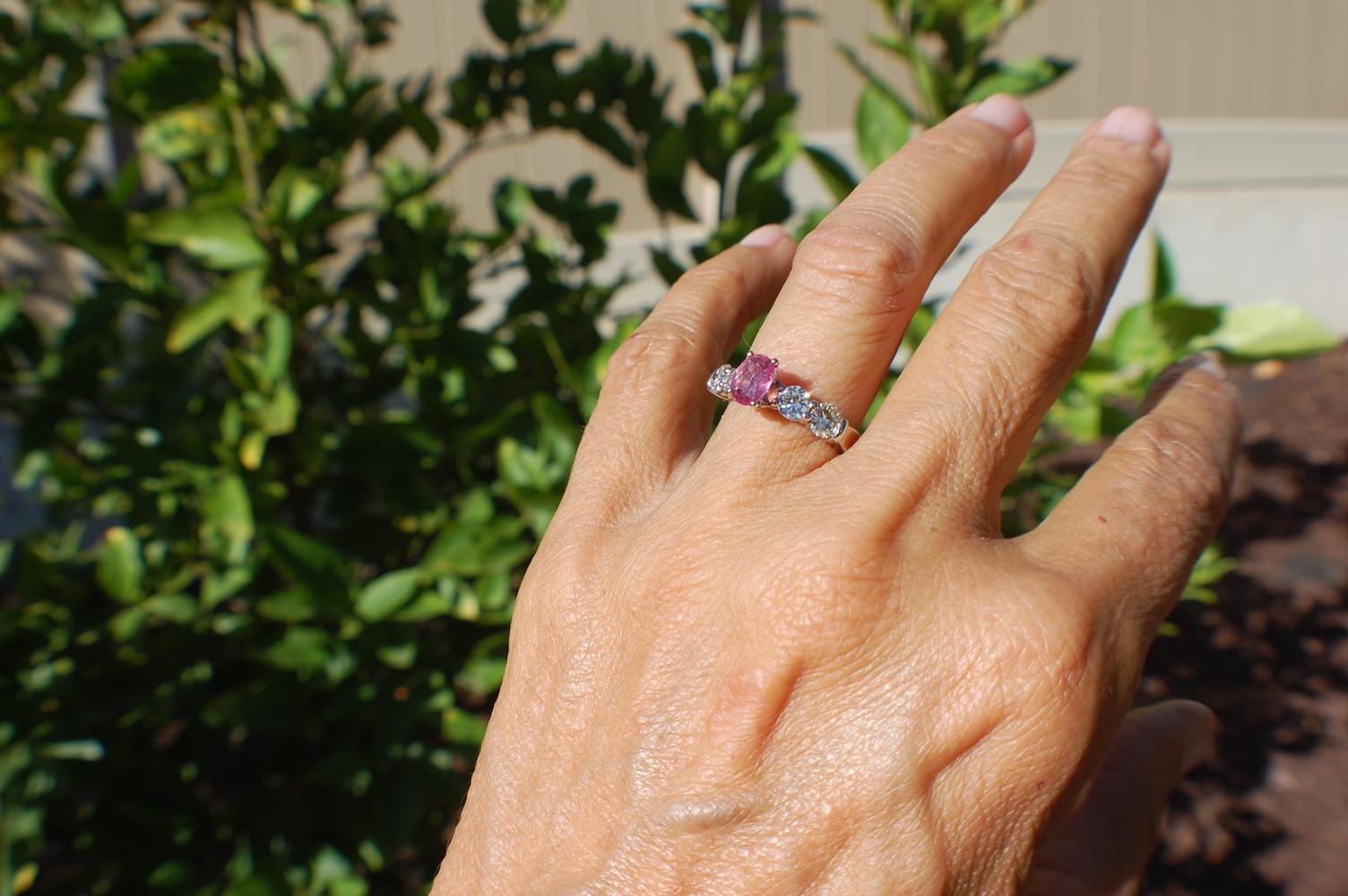 Bague de fiançailles solitaire à 5 pierres en saphir rose et diamant de 2,20 carats Bon état - En vente à Laguna Hills, CA