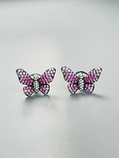 Rosa Saphir und Diamant Schmetterling Ohrstecker in 18 Karat Gold.