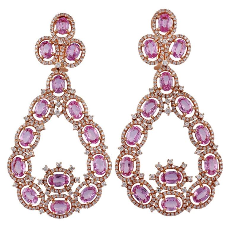 Boucles d'oreilles en or rose 18 carats avec saphirs roses et diamants cloutés