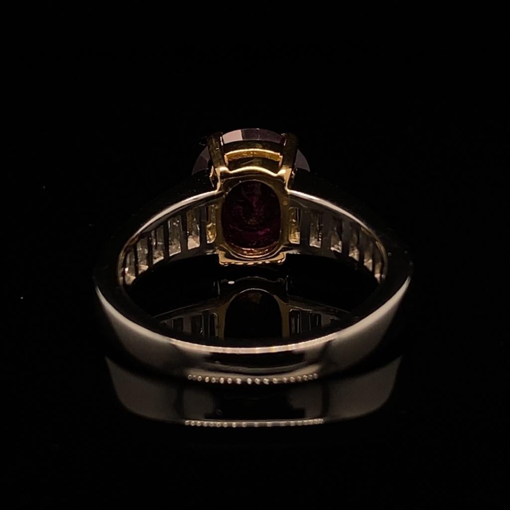 Pink Sapphire and Diamond Engagement Ring Platinum and 18 Karat Yellow Gold In Good Condition For Sale In London, GB