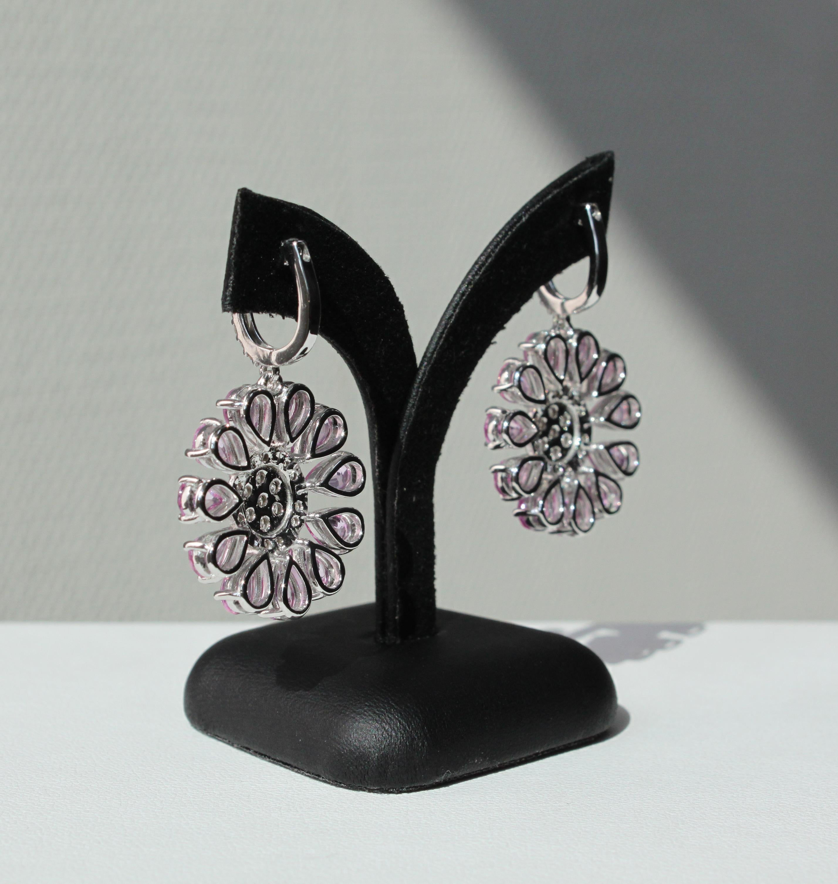 Pink Sapphire and Diamond Floral Earrings in 14K white gold In New Condition For Sale In Bangkok, TH