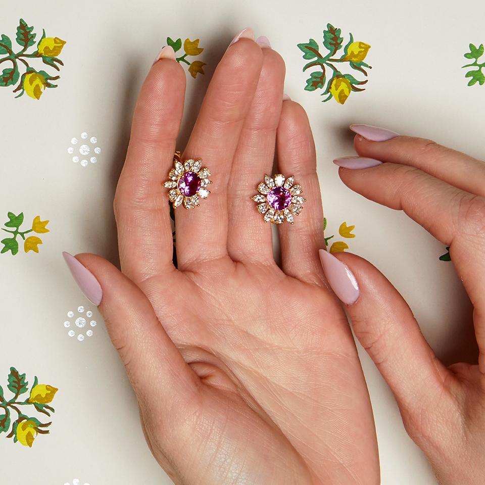 Rosa Saphir- und Diamant-Blumen-Ohrringe im Angebot 1