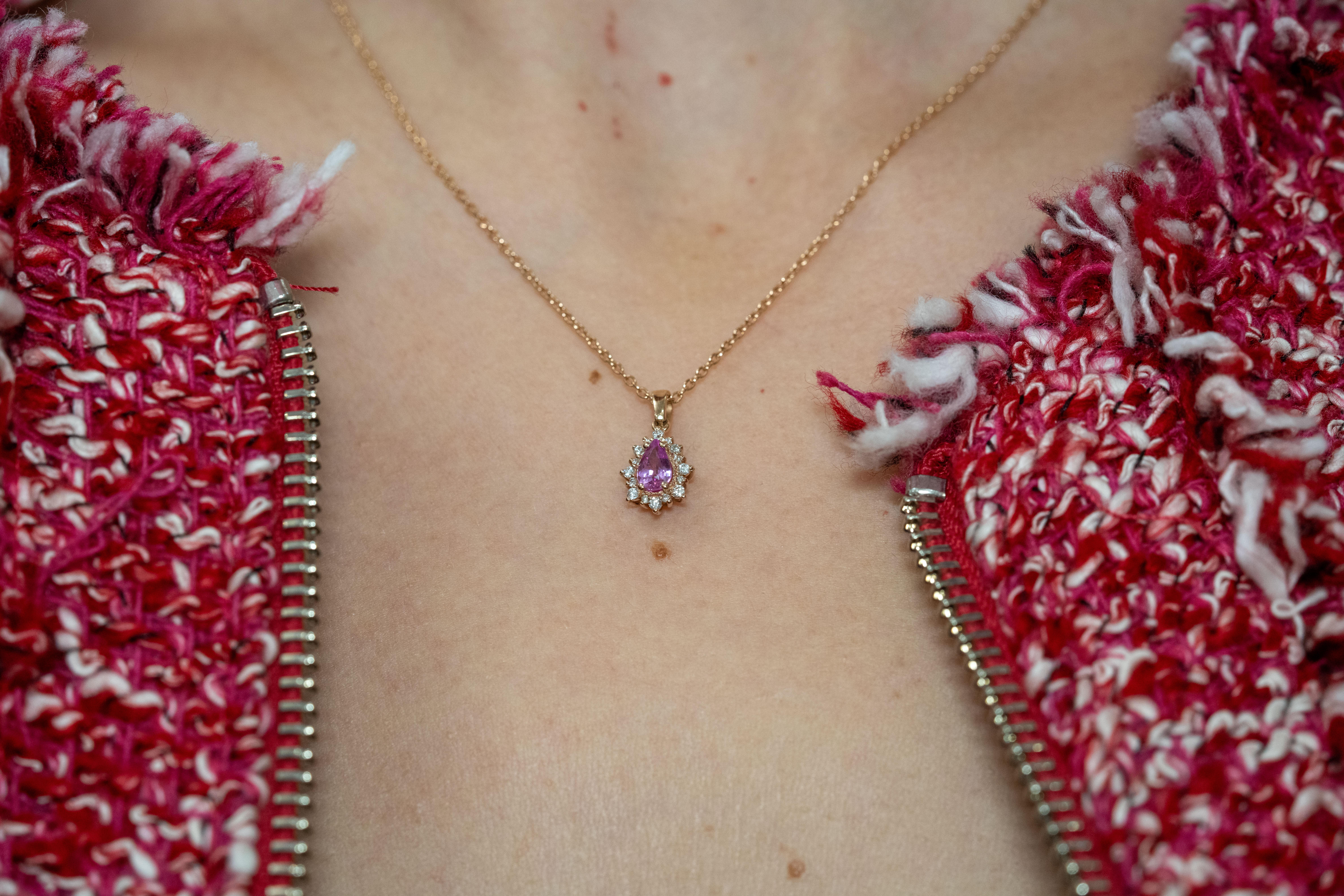 Taglio rotondo Ciondolo aureola con zaffiro rosa e diamanti in vendita