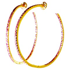 Orecchini a cerchio con zaffiro rosa e diamanti