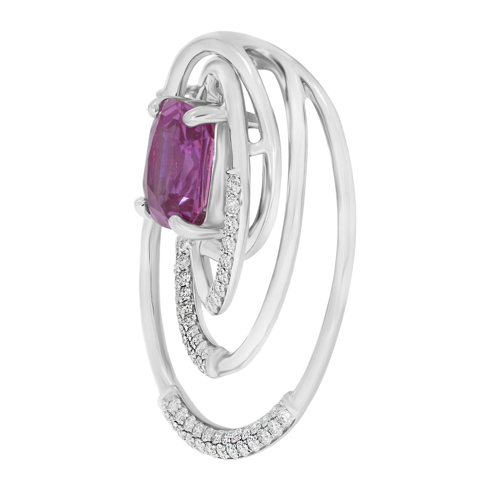 Preparati a fare colpo con lo splendido Ciondolo Orbita con Zaffiro Rosa e Diamante.

Questo squisito ciondolo presenta un affascinante zaffiro rosa tagliato a cuscino al centro, circondato da una scintillante orbita di diamanti. Lo zaffiro è