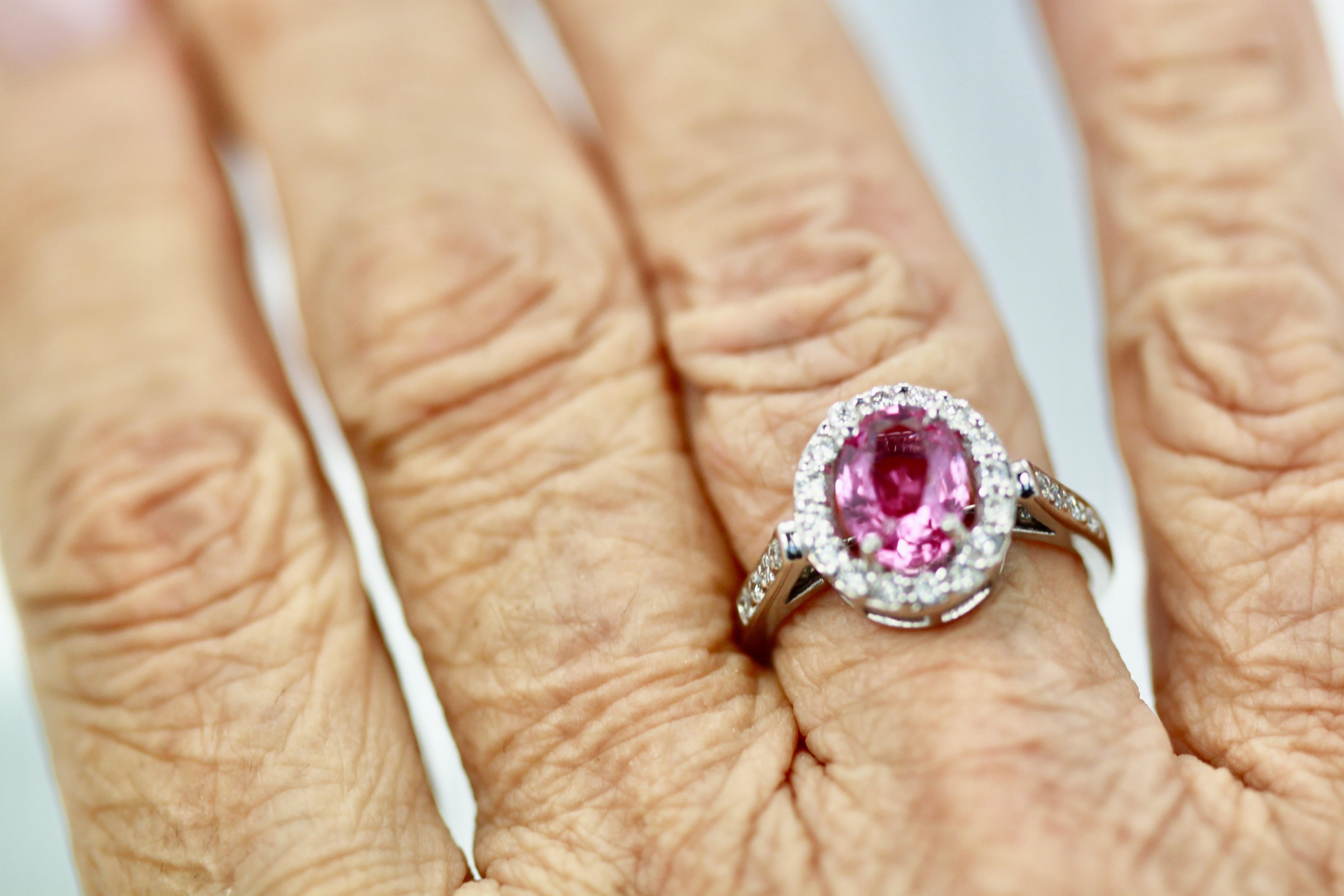 Pink Sapphire and Diamond Ring In New Condition For Sale In North Hollywood, CA