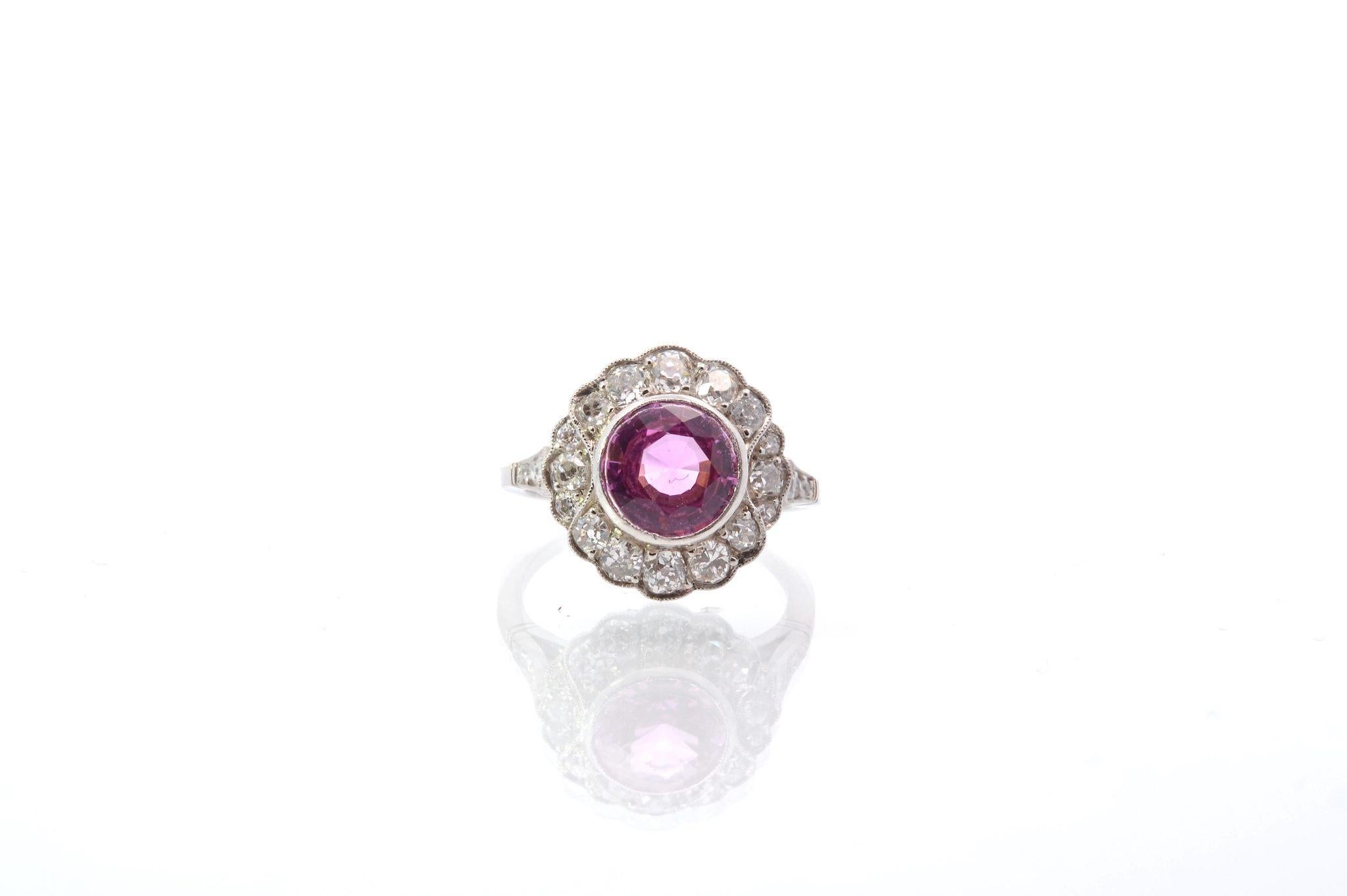 Stones: 1 pink sapphire of 1.95cts, 22 diamonds: 0.90ct
Material: Platinum
Dimensions: Diameter: 1.4cm
Weight: 6.2g
Period: Recent art deco style
Size: 50 (free sizing)
Certificate
Ref. : 25455dv