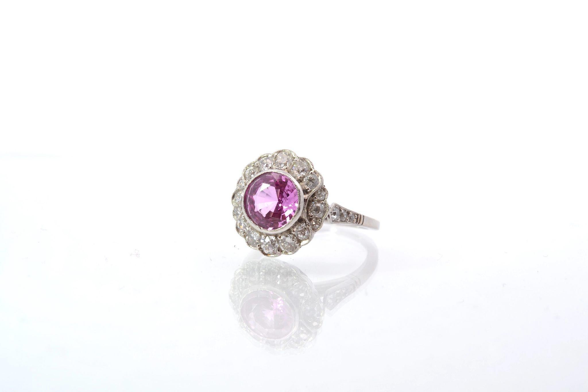 Round Cut Pink sapphire and diamond ring in platinum For Sale