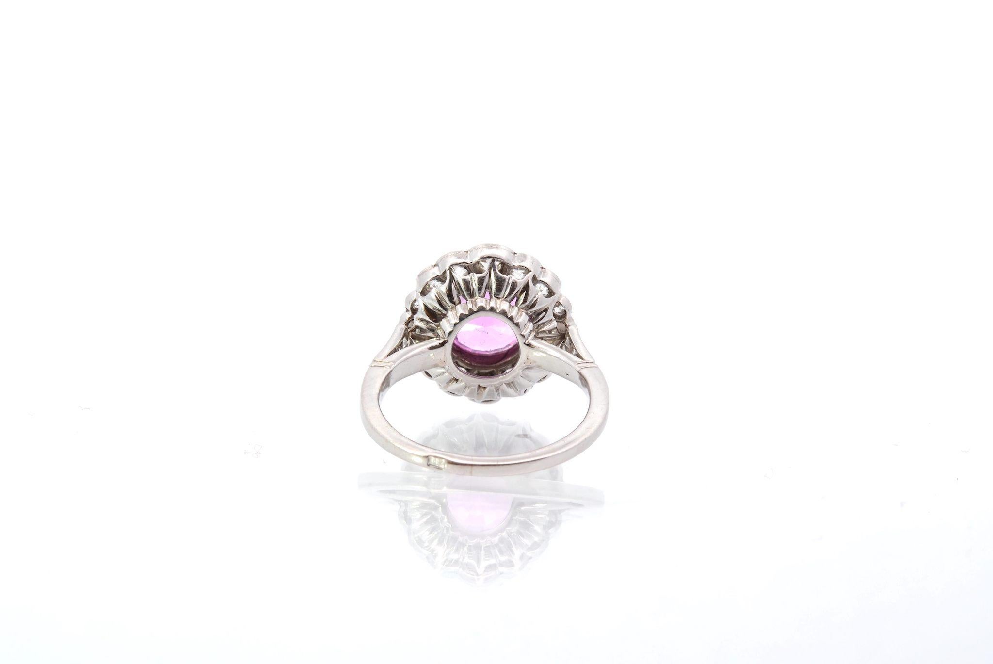 Pink sapphire and diamond ring in platinum In Good Condition For Sale In PARIS, FR
