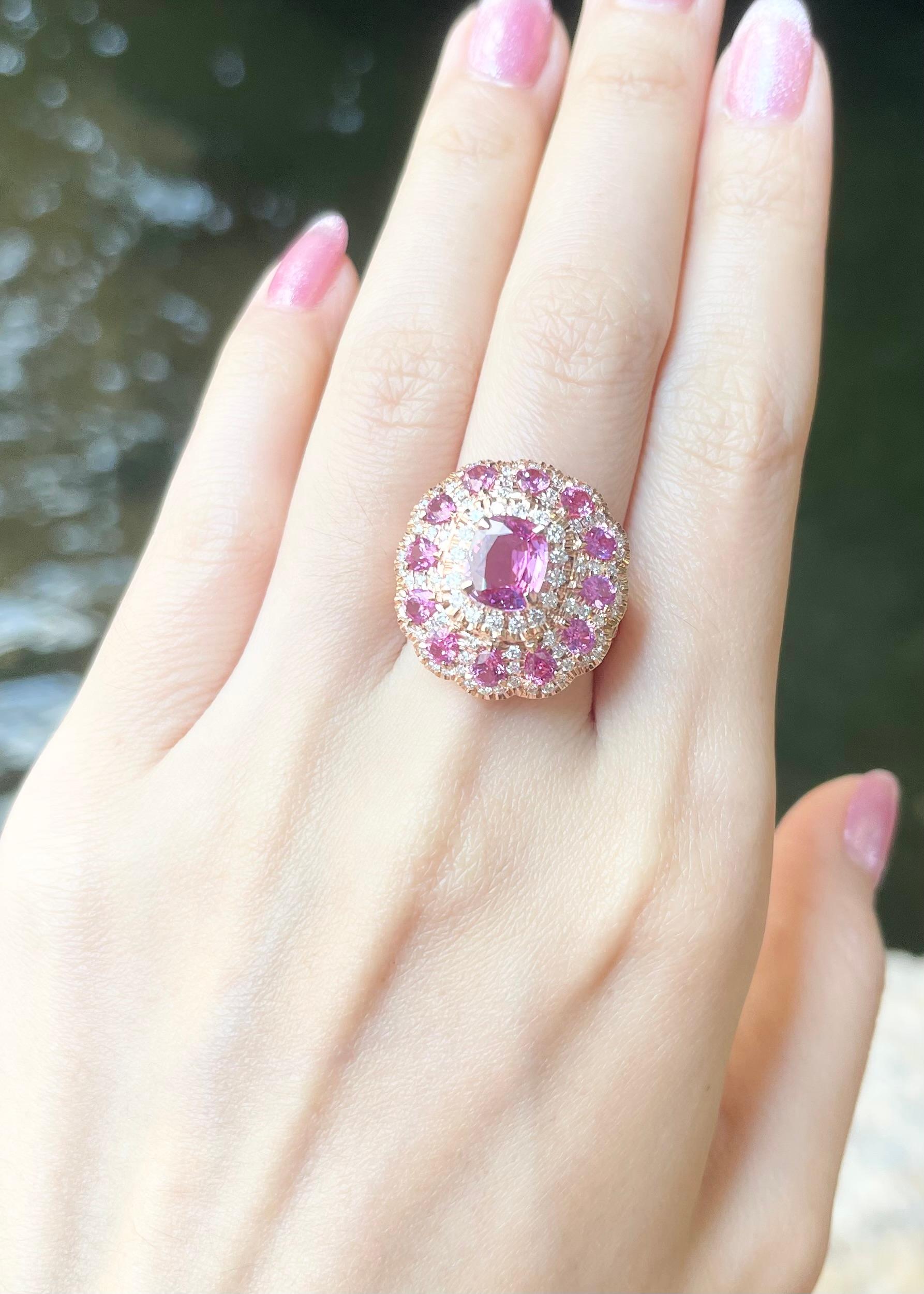 Taglio misto Anello con zaffiro rosa e diamante incastonato in oro rosa 18 carati in vendita
