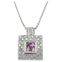 Collier à pendentif carré en or 18K avec saphir rose et diamant