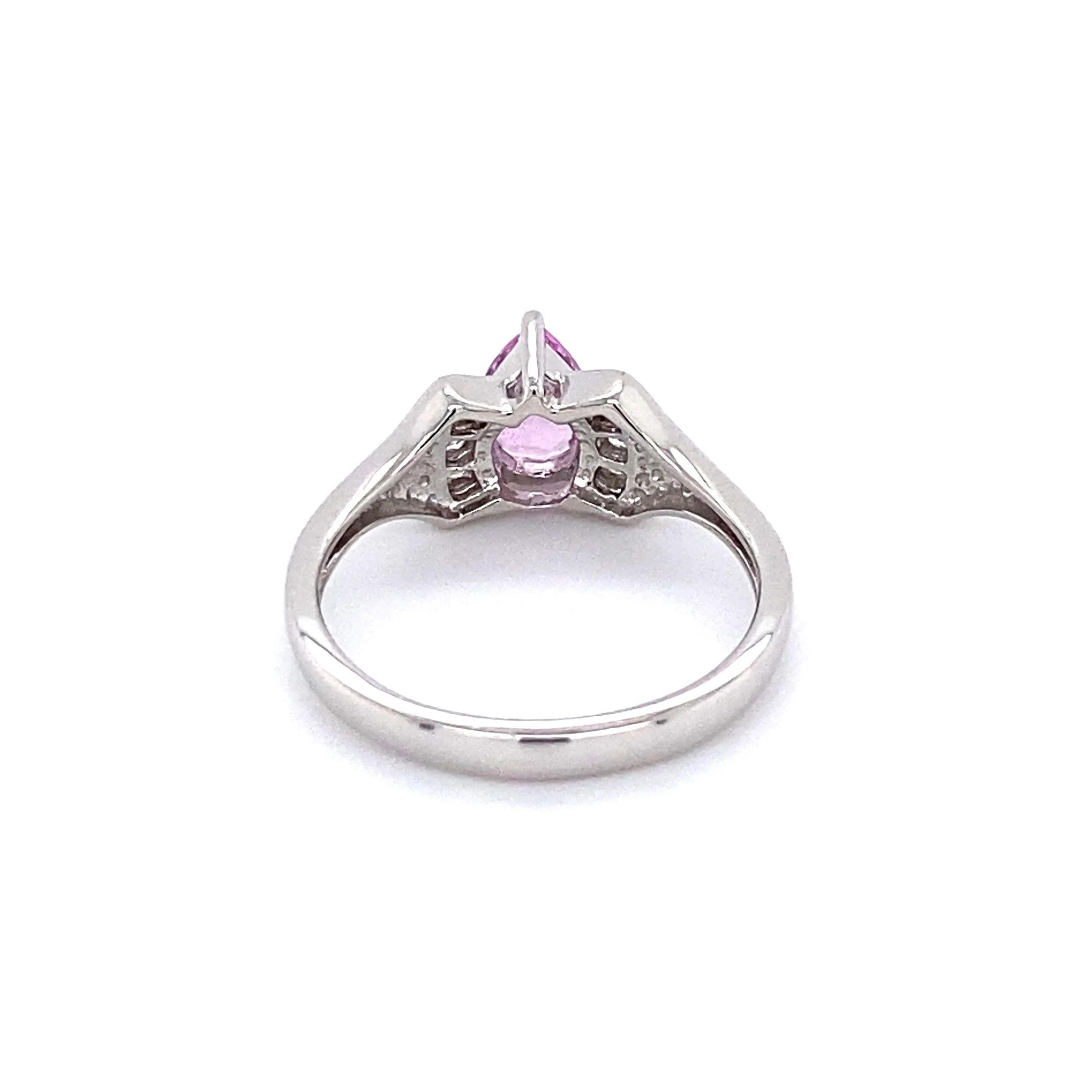 Pink Sapphire and Diamond Vintage Gold Band Cocktail Ring  In Excellent Condition For Sale In Montreal, QC