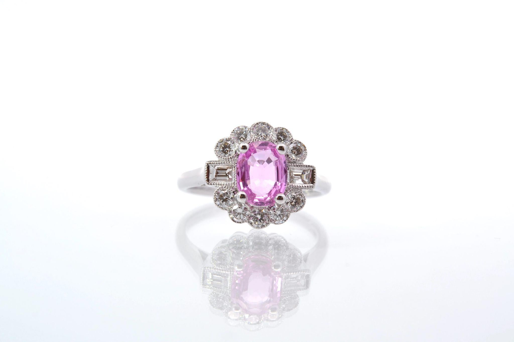 Stones: 1 pink sapphire of 1.28ct, 10 round diamonds: 0.45ct, 2 baguette diamonds: 0.22ct
Material: 18k white gold
Dimensions: 1.3cm
Weight: 4.3g
Period: Recent vintage style
Size: 52 (free sizing)
Certificate
Ref. : 25429 25445