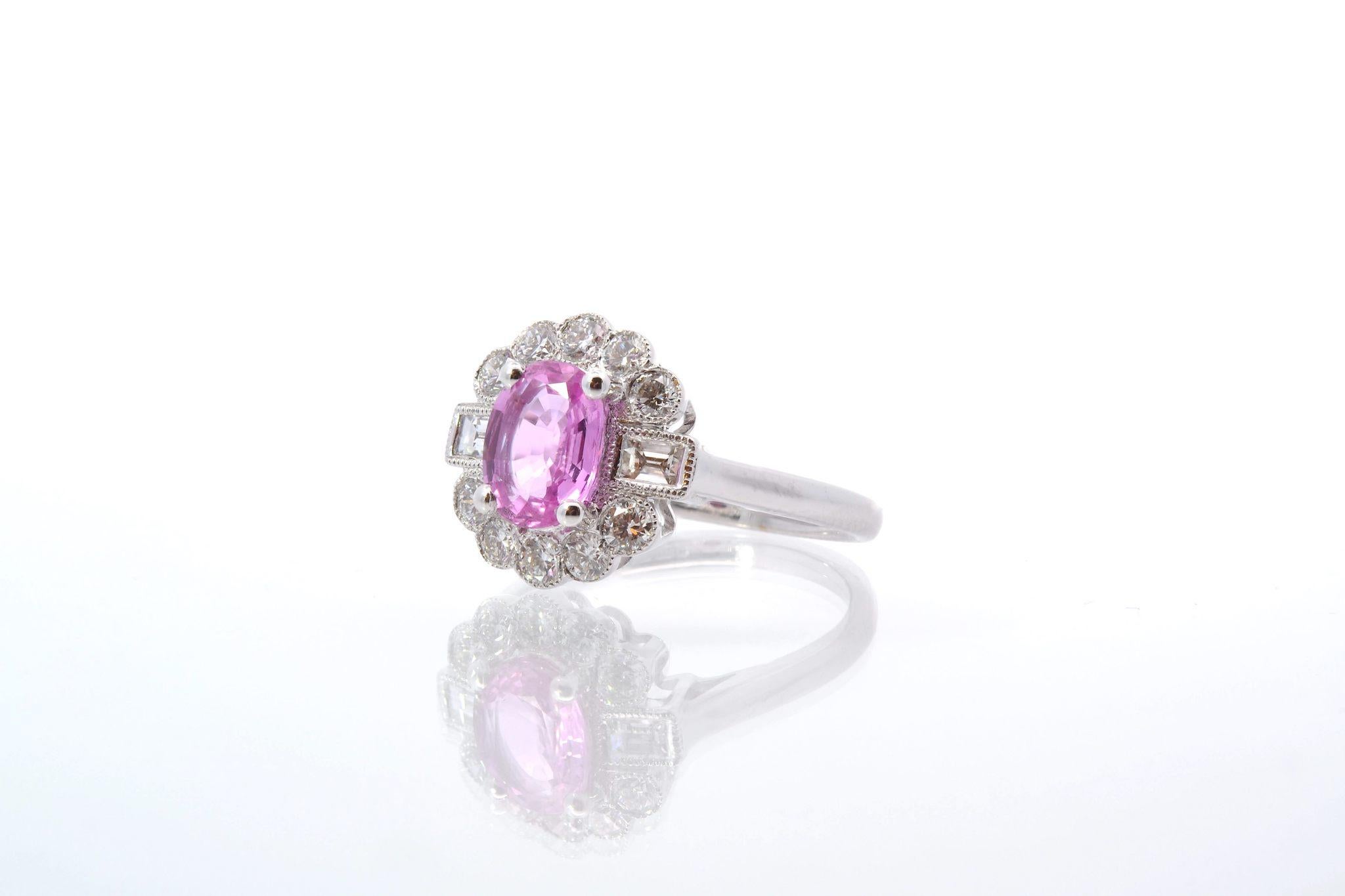 Pink sapphire and diamonds ring in 18k white gold In Good Condition For Sale In PARIS, FR