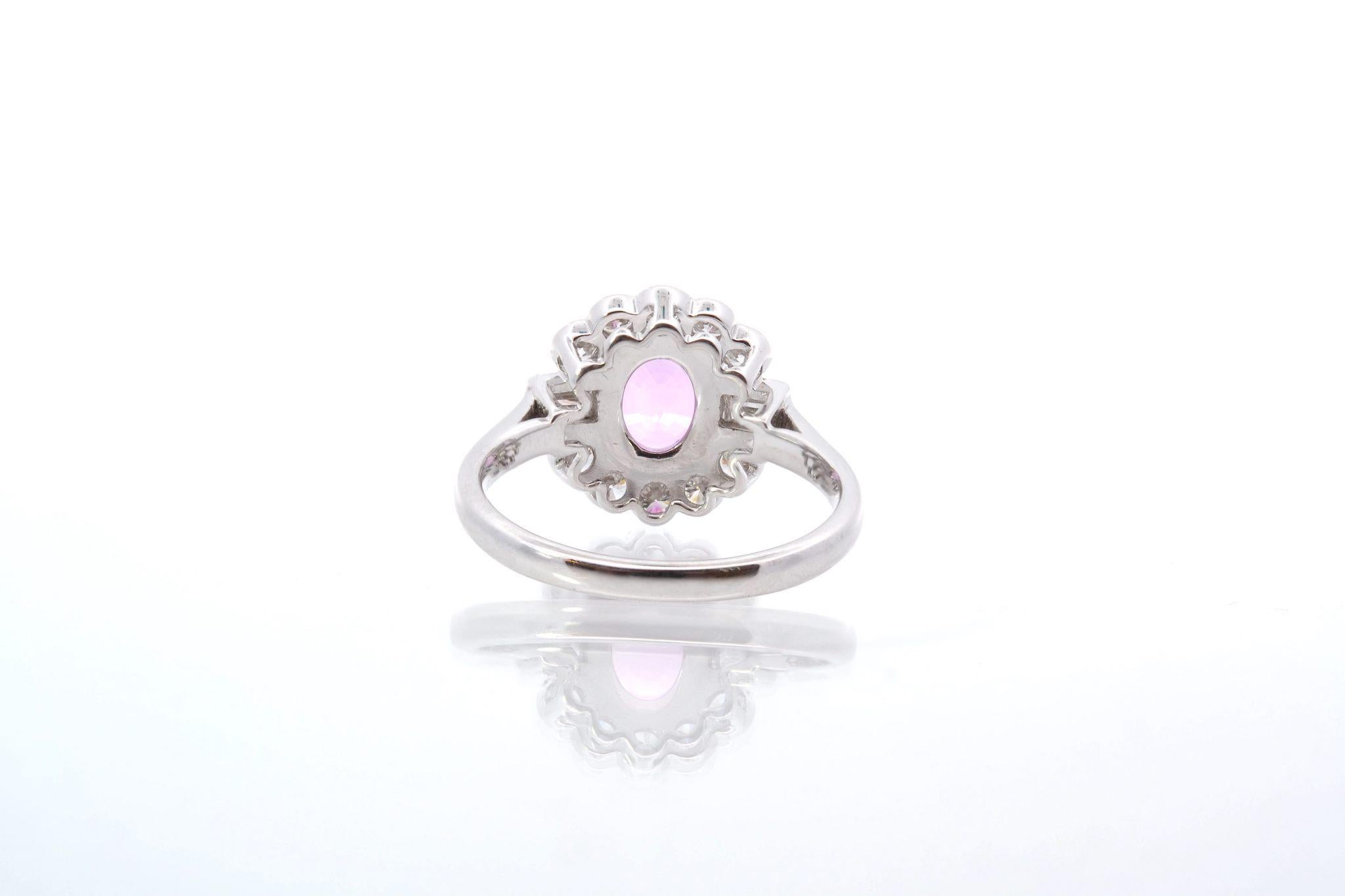 Women's or Men's Pink sapphire and diamonds ring in 18k white gold For Sale