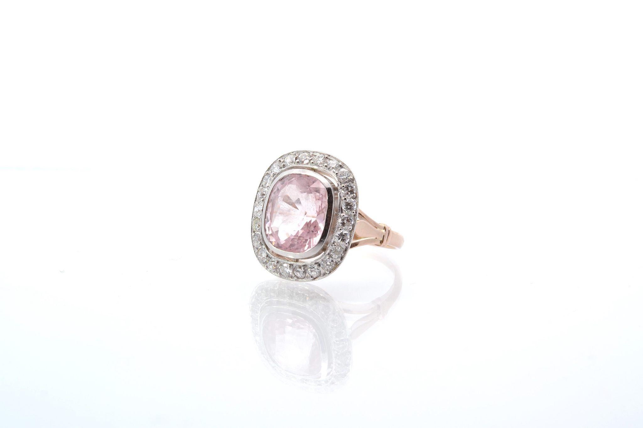 Bague en or rose et platine avec saphir rose et diamants Bon état - En vente à PARIS, FR
