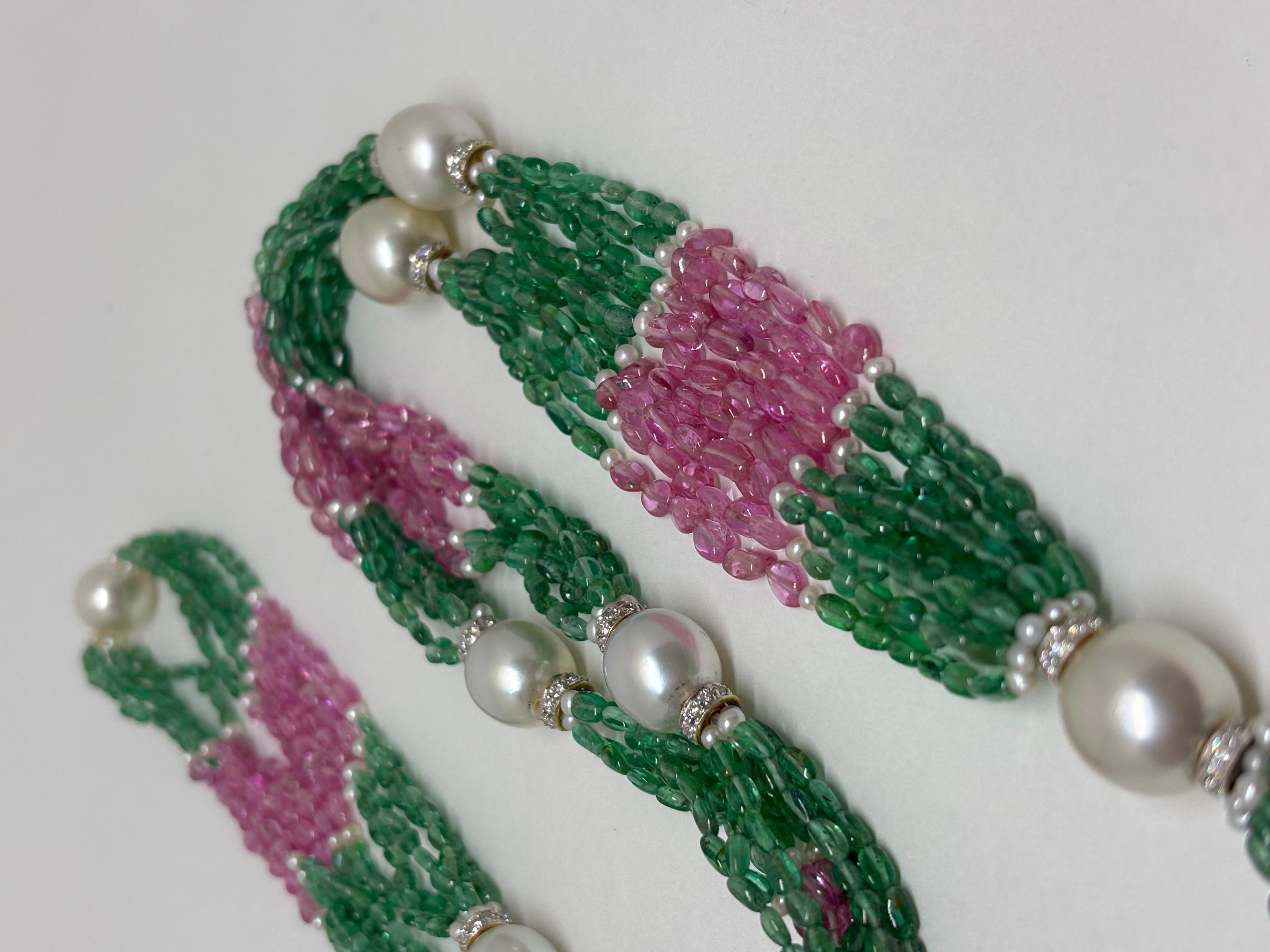 Collana di perline con zaffiro rosa e smeraldo Cts 295,34 e tondi di diamanti Perla in vendita 2