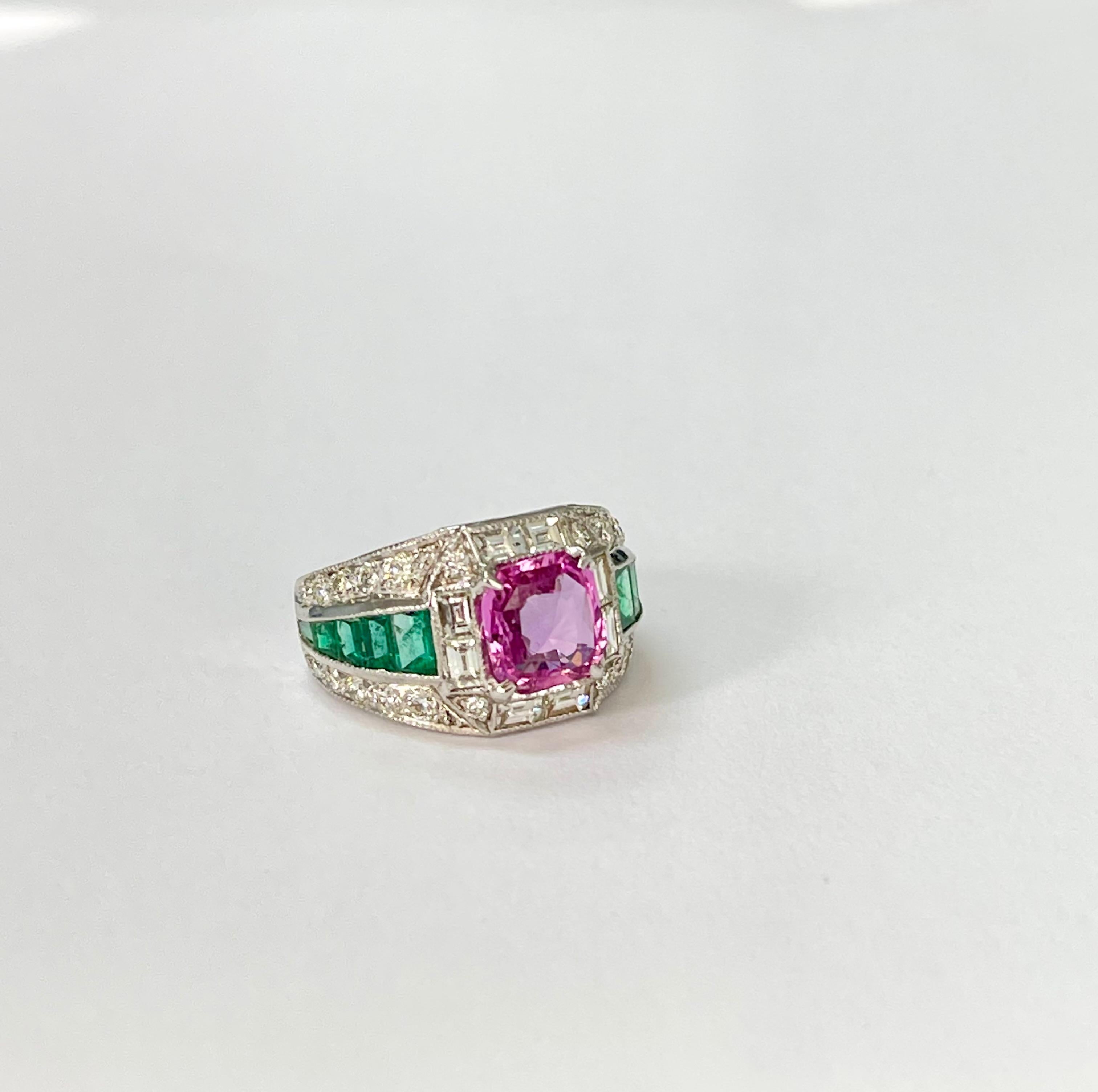 Anello di fidanzamento con zaffiro rosa e smeraldo in oro bianco 14 carati in vendita 1