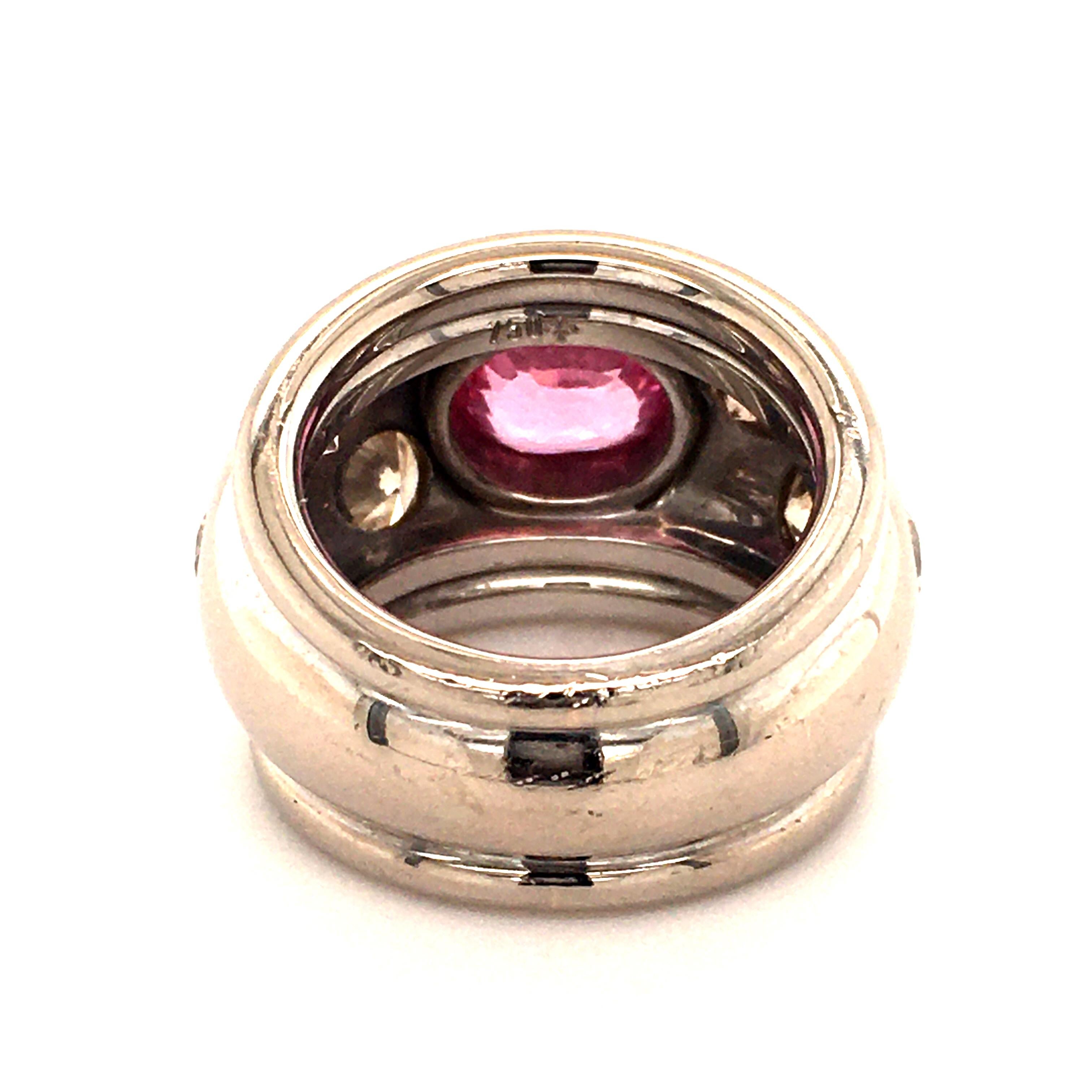 Anello con zaffiro rosa e diamante colorato in oro bianco 18 carati in vendita 3