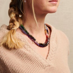 Collana in oro giallo con perline di zaffiro rosa e opale di fuoco