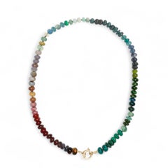 Collana in oro giallo con perline di zaffiro rosa e opale di fuoco
