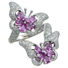 Anello Cocktail con zaffiro rosa e pavé di diamanti in oro bianco 18 carati