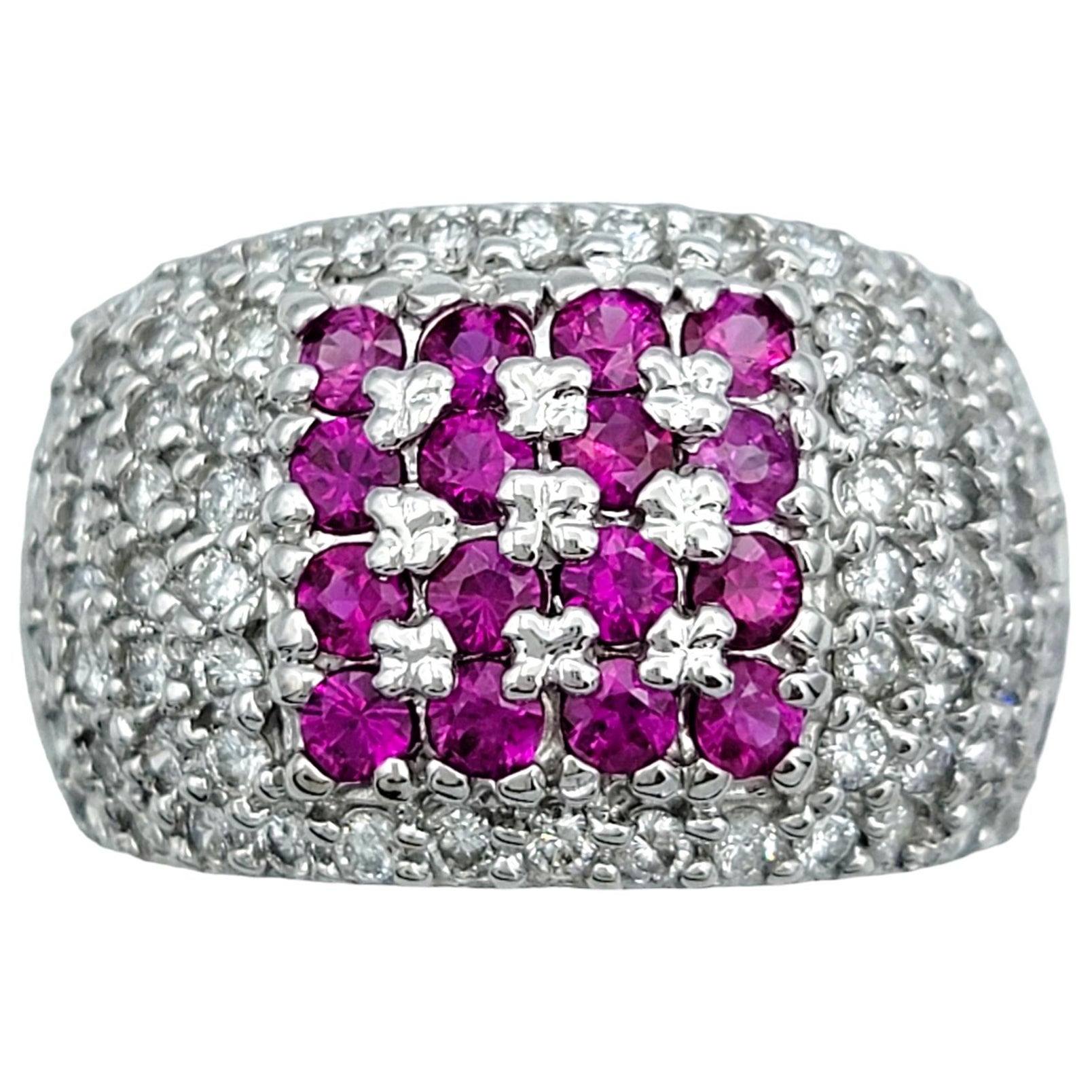 Bague à large bande en or blanc 14 carats avec saphir rose et pavé de diamants