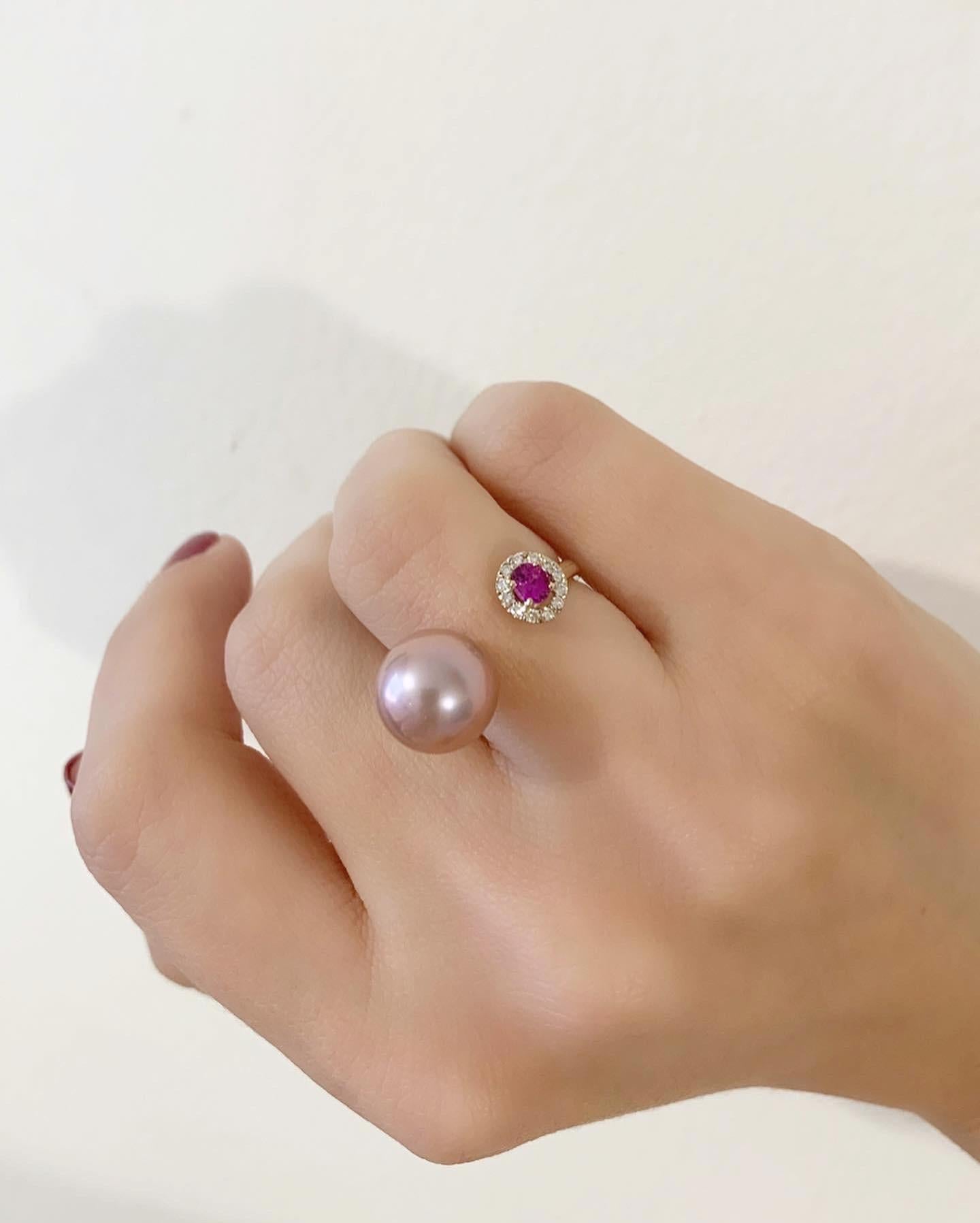 Our open pink sapphire and pearl ring is made in 18Karat Yellow Gold, and features a hot pink oval cut fancy sapphire surrounded by a delicate halo of glimmering diamonds. It is complimented by a lustrous lilac pink pearl. The color of the pearl is